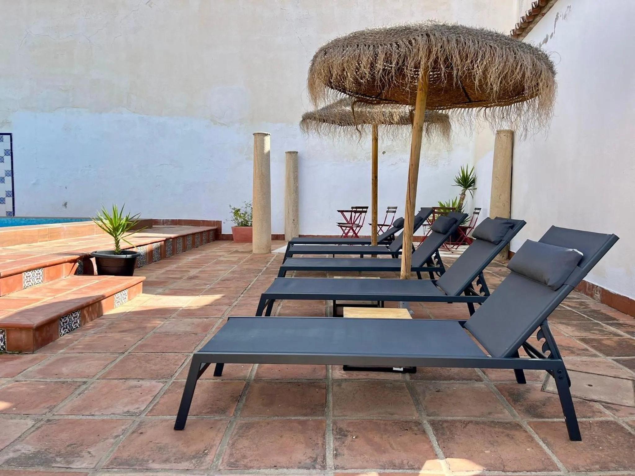 Swimming pool in Apartamentos Avanel