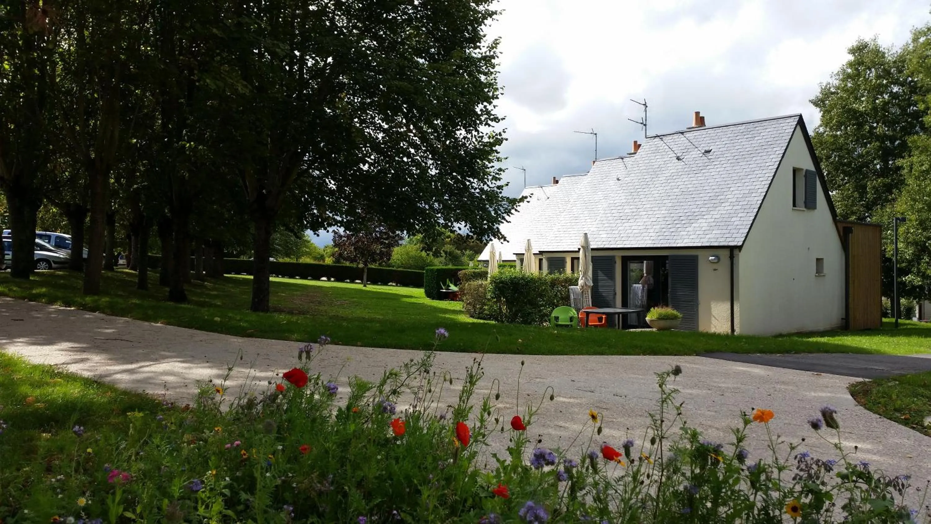 Garden view in VVF Amboise Les Châteaux de la Loire