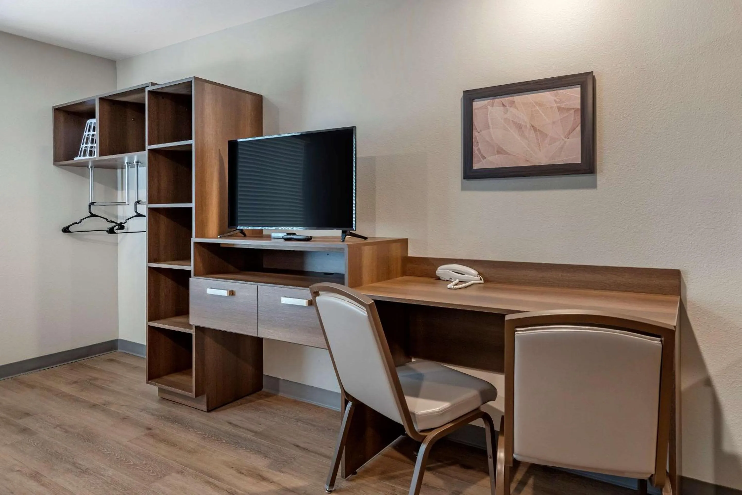 Photo of the whole room in WoodSpring Suites Austin Georgetown