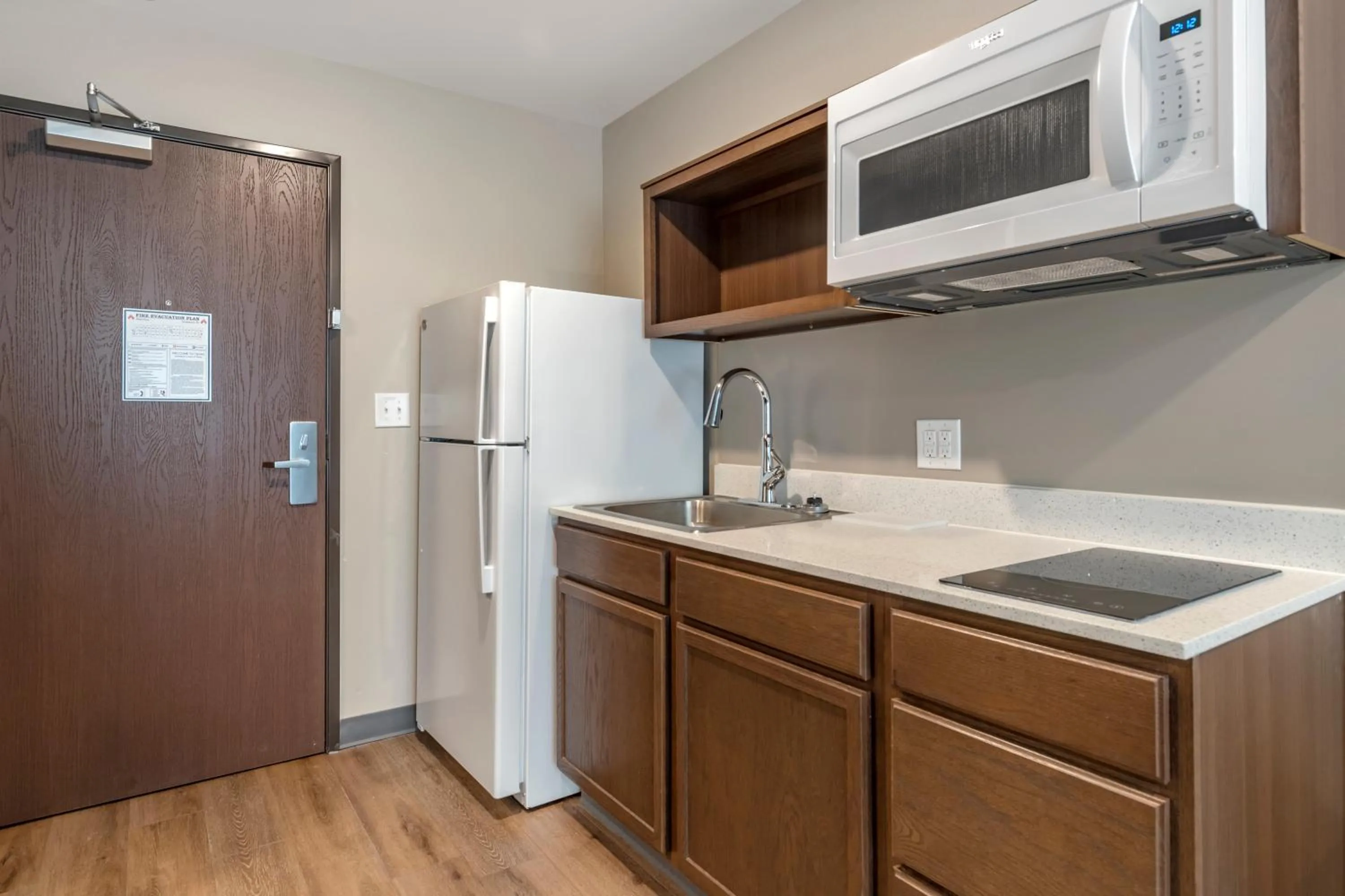 Kitchen or kitchenette in WoodSpring Suites Austin Georgetown