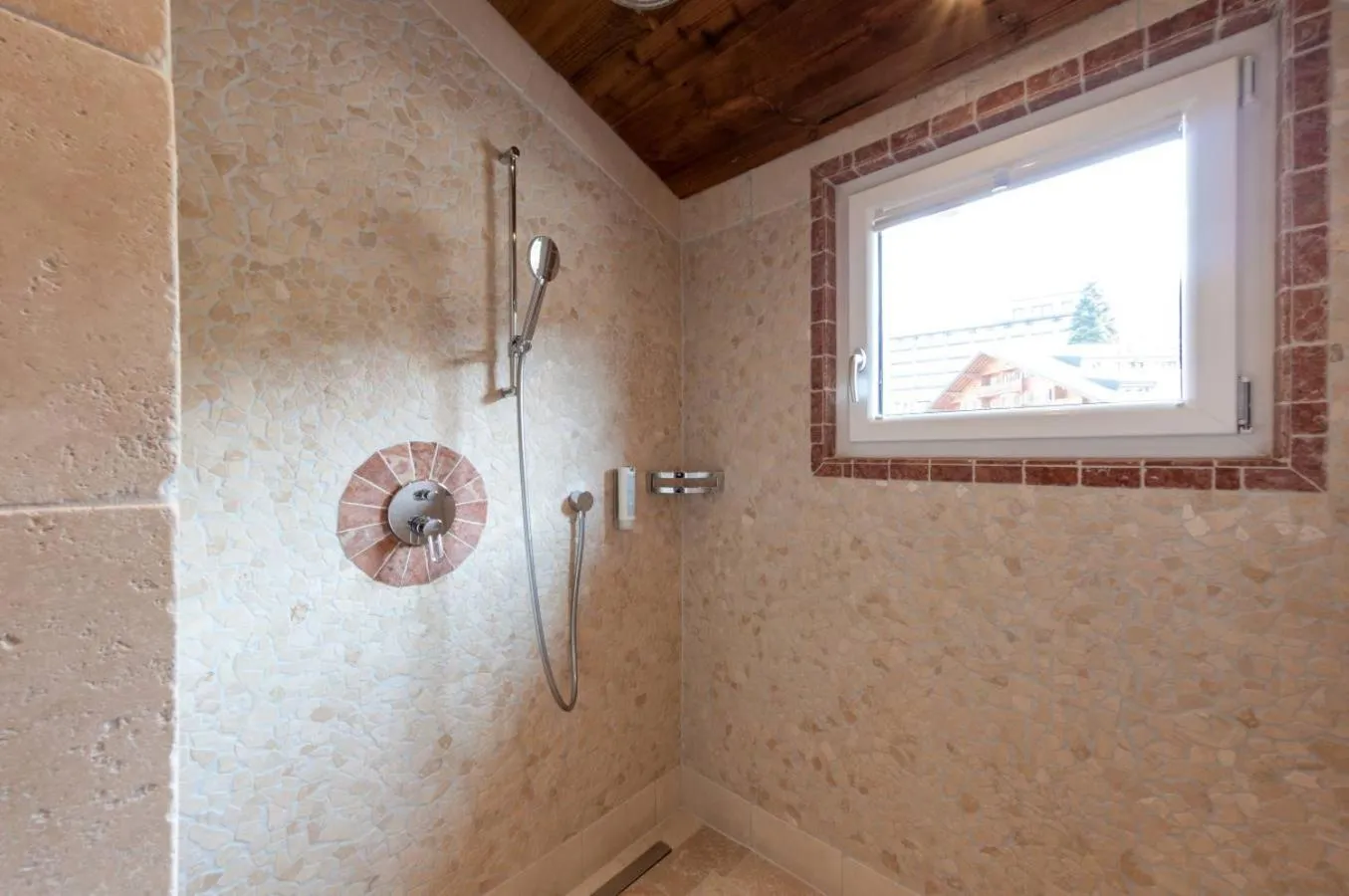 Shower in Alpe Fleurie Hôtel & Restaurant