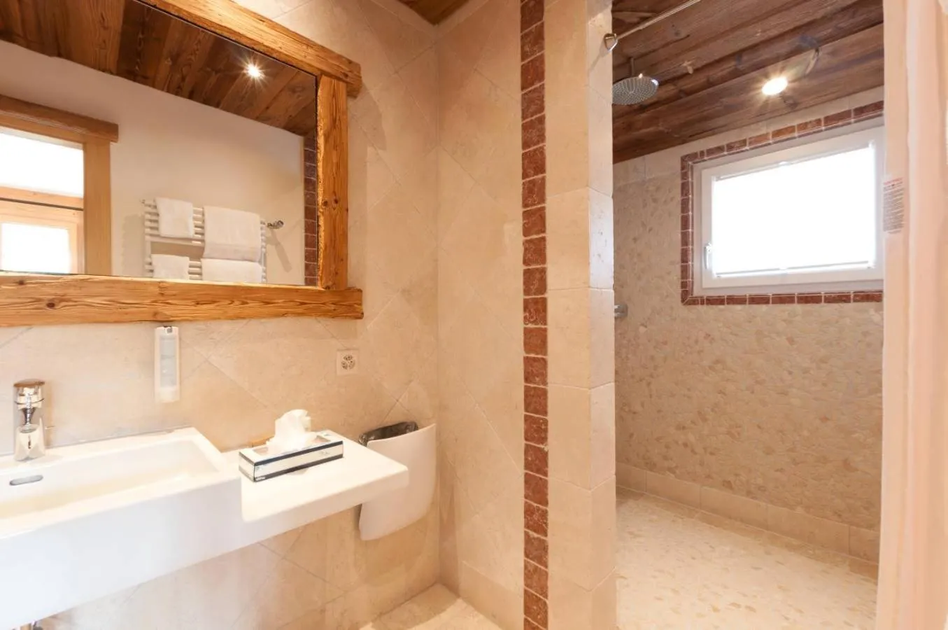 Shower in Alpe Fleurie Hôtel & Restaurant