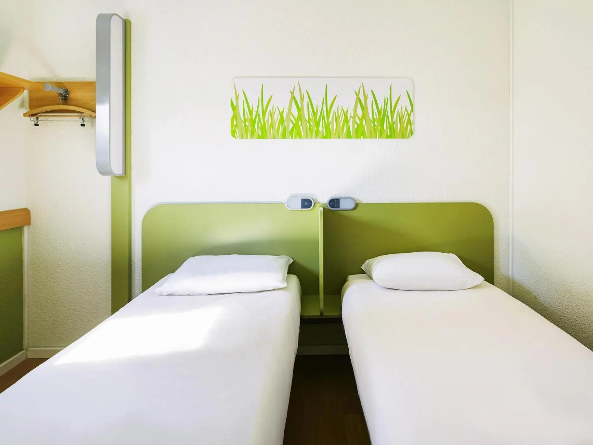 Bedroom, Bed in ibis budget Chartres