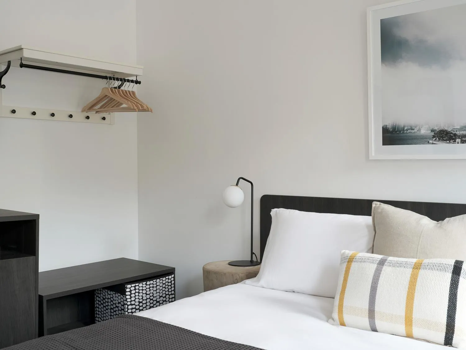 Photo of the whole room, Bed in Dunkirk Hotel Pyrmont