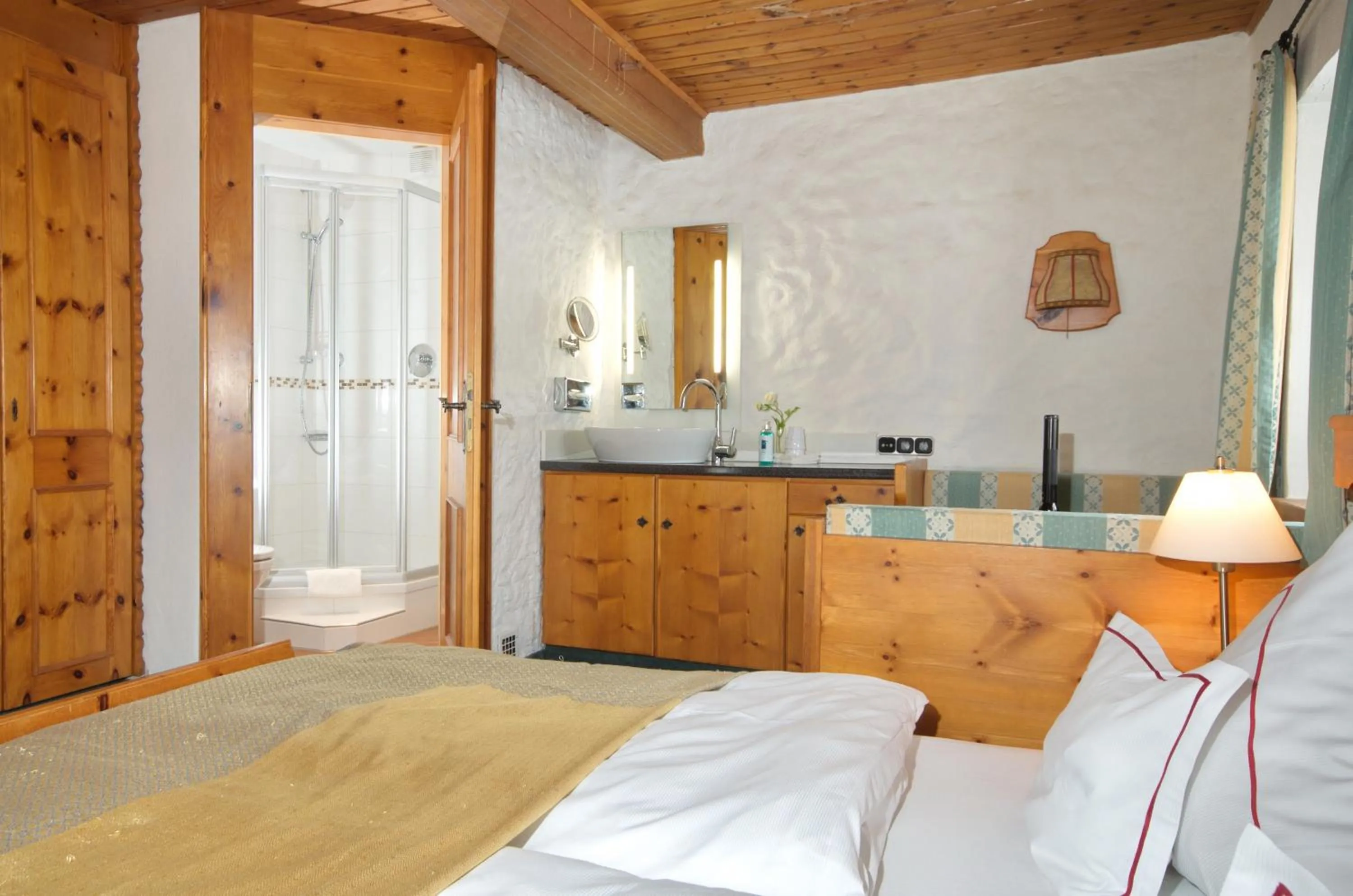 Bed in Landhotel Binderhäusl Garni