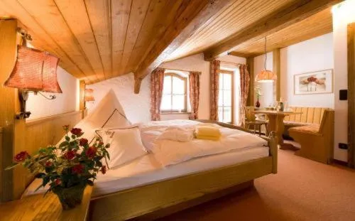 Seating area, Bed in Landhotel Binderhäusl Garni