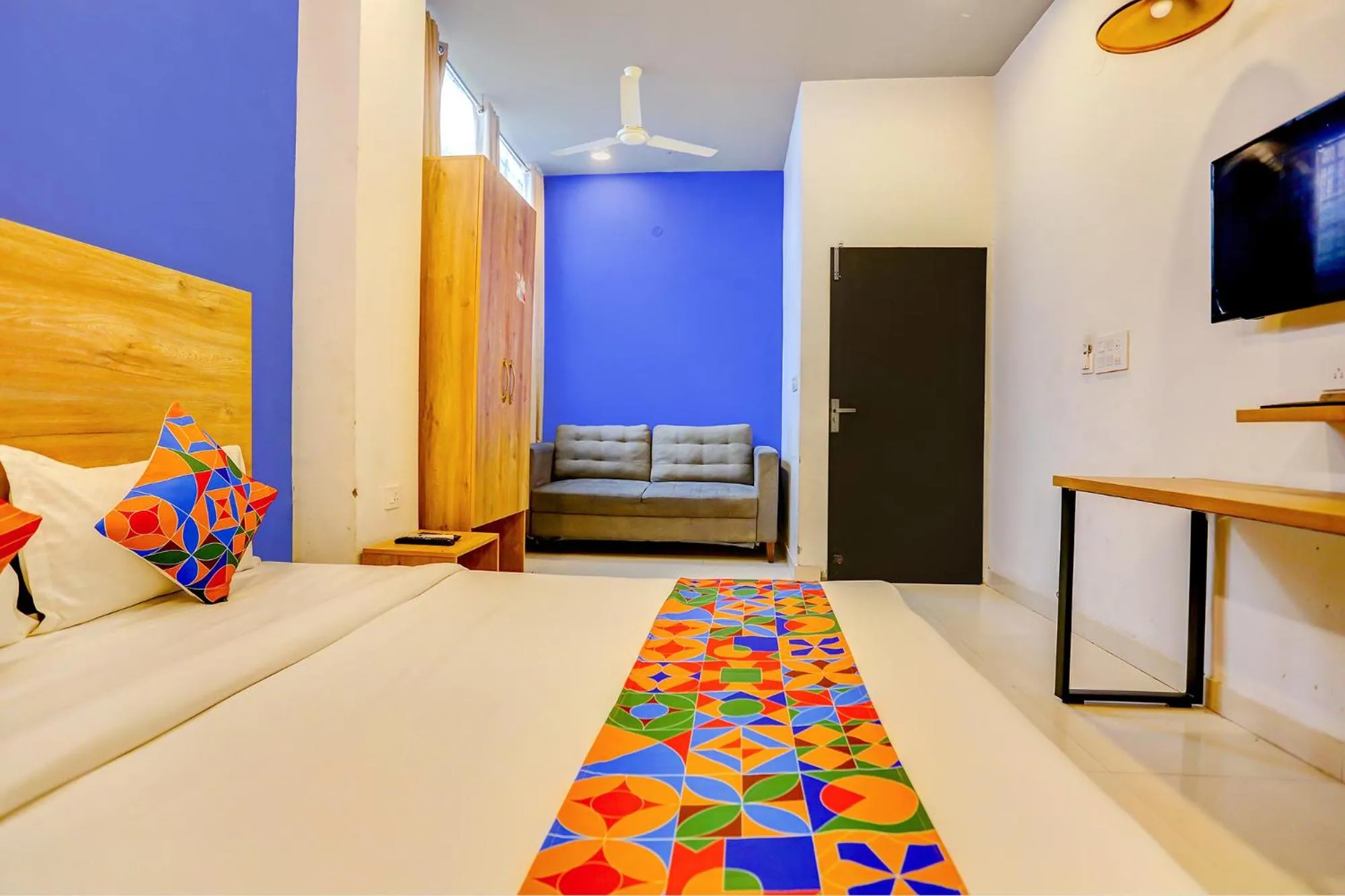 Photo of the whole room, Bed in FabHotel Grand Capitol