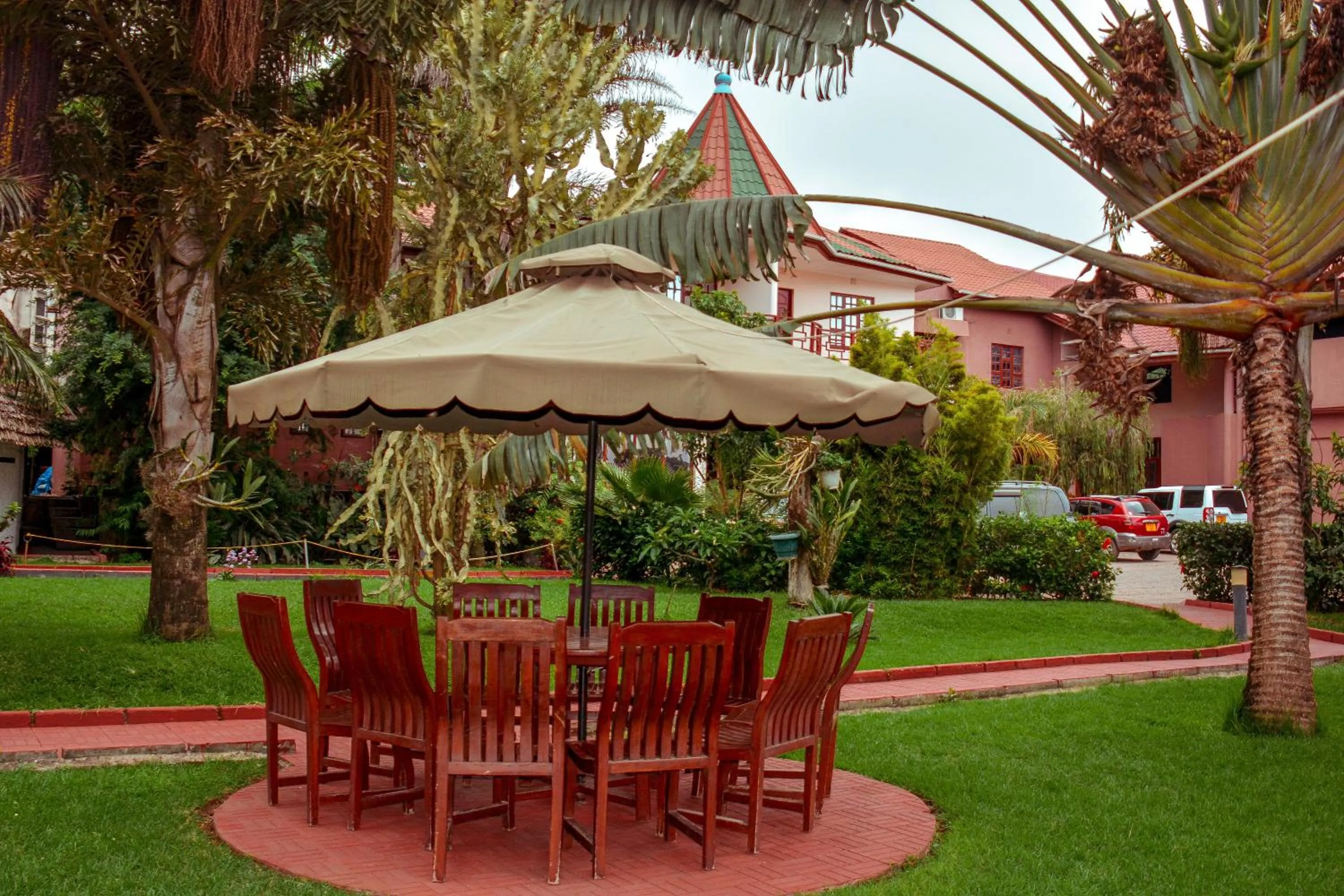 Restaurant/places to eat in New Charity Hotel International