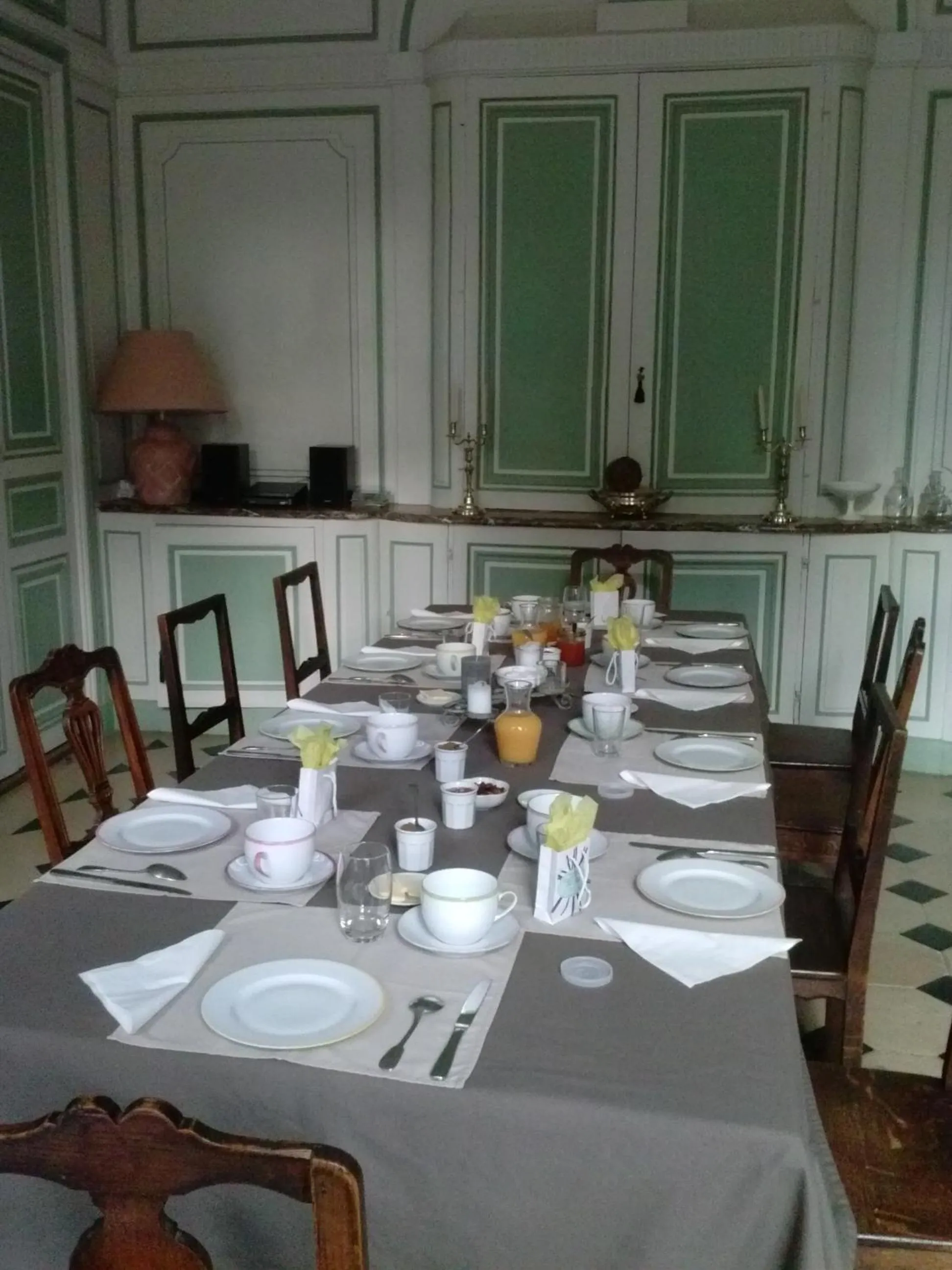 Breakfast in Le Chateau De La Vierge