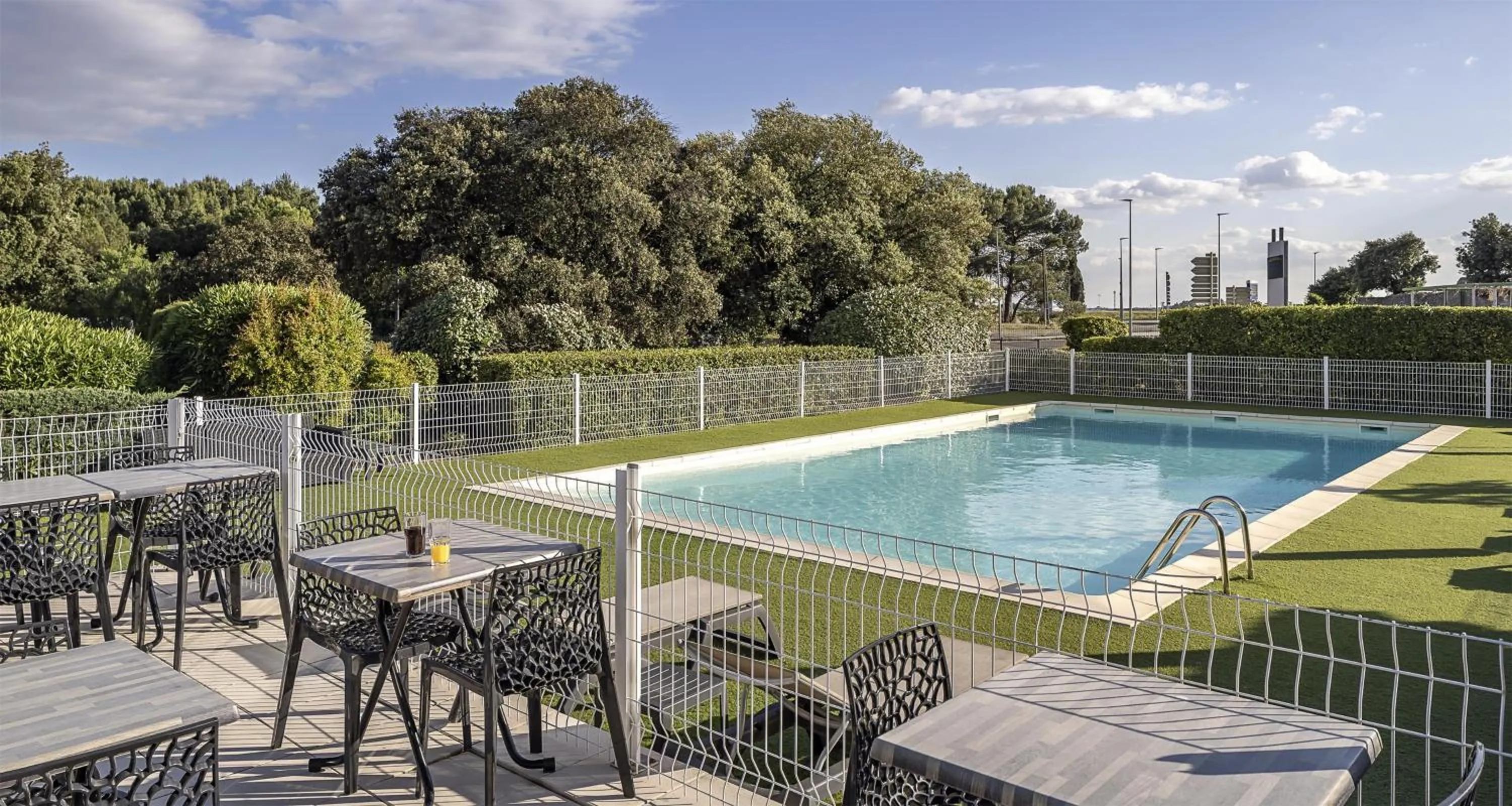 Property building in Sure Hotel by Best Western Nimes Est