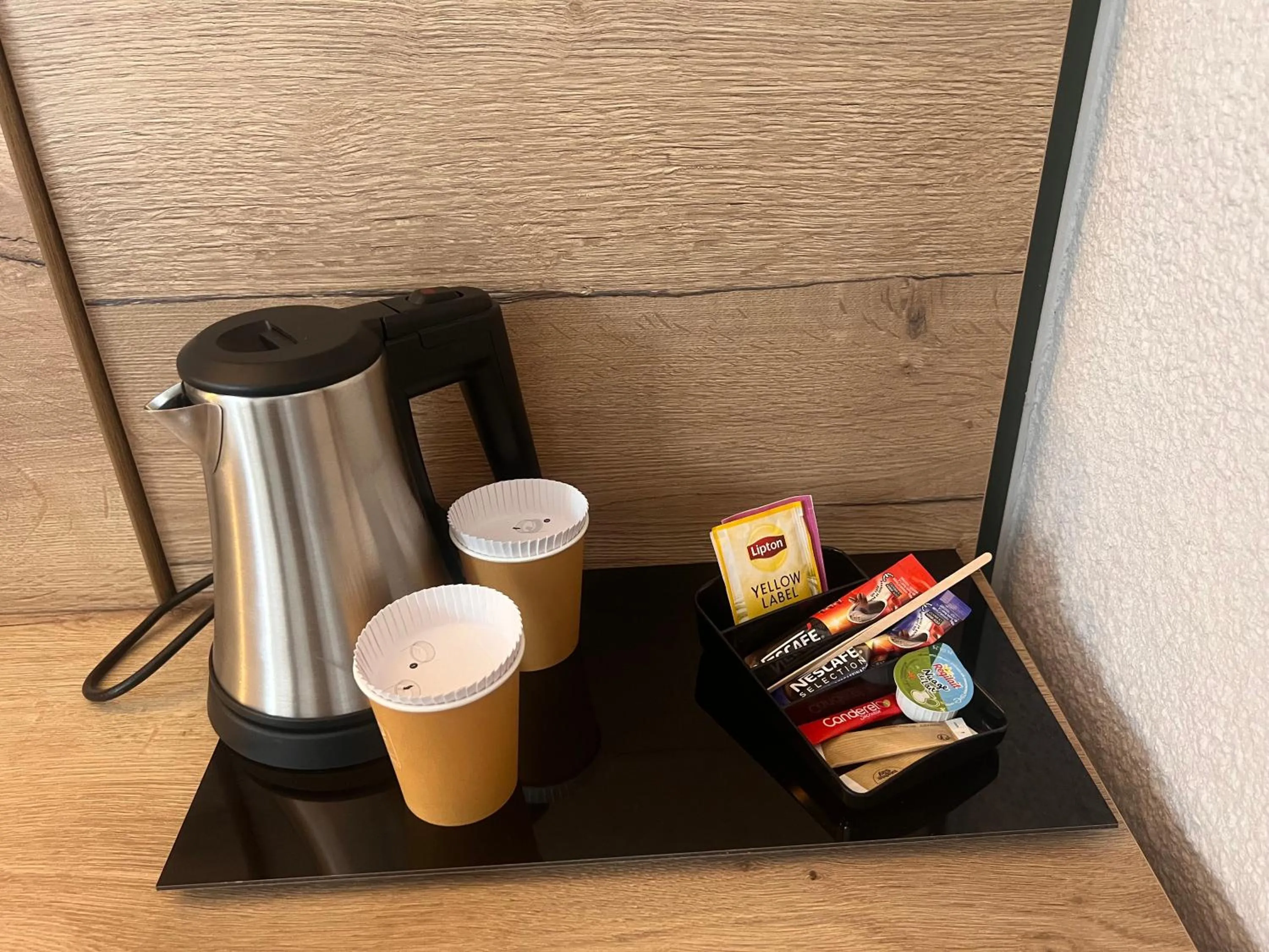 Coffee/tea facilities in Sure Hotel by Best Western Nimes Est