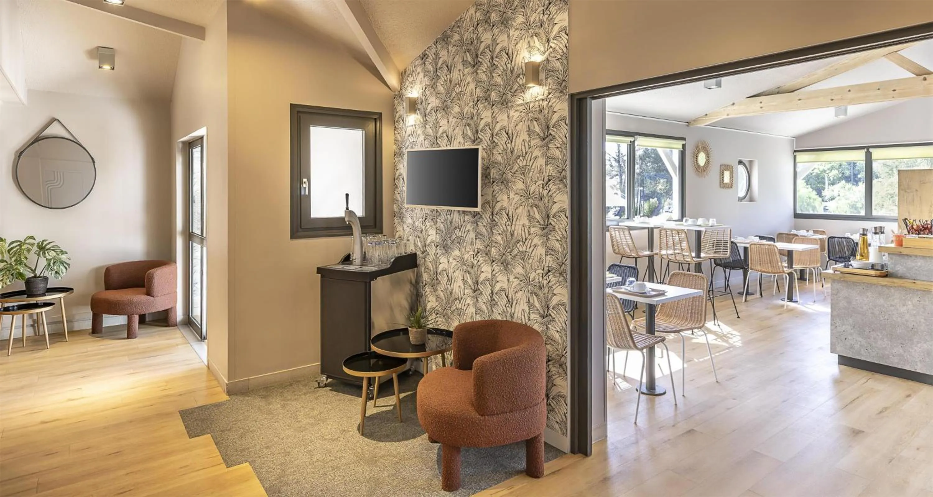 Lobby or reception in Sure Hotel by Best Western Nimes Est