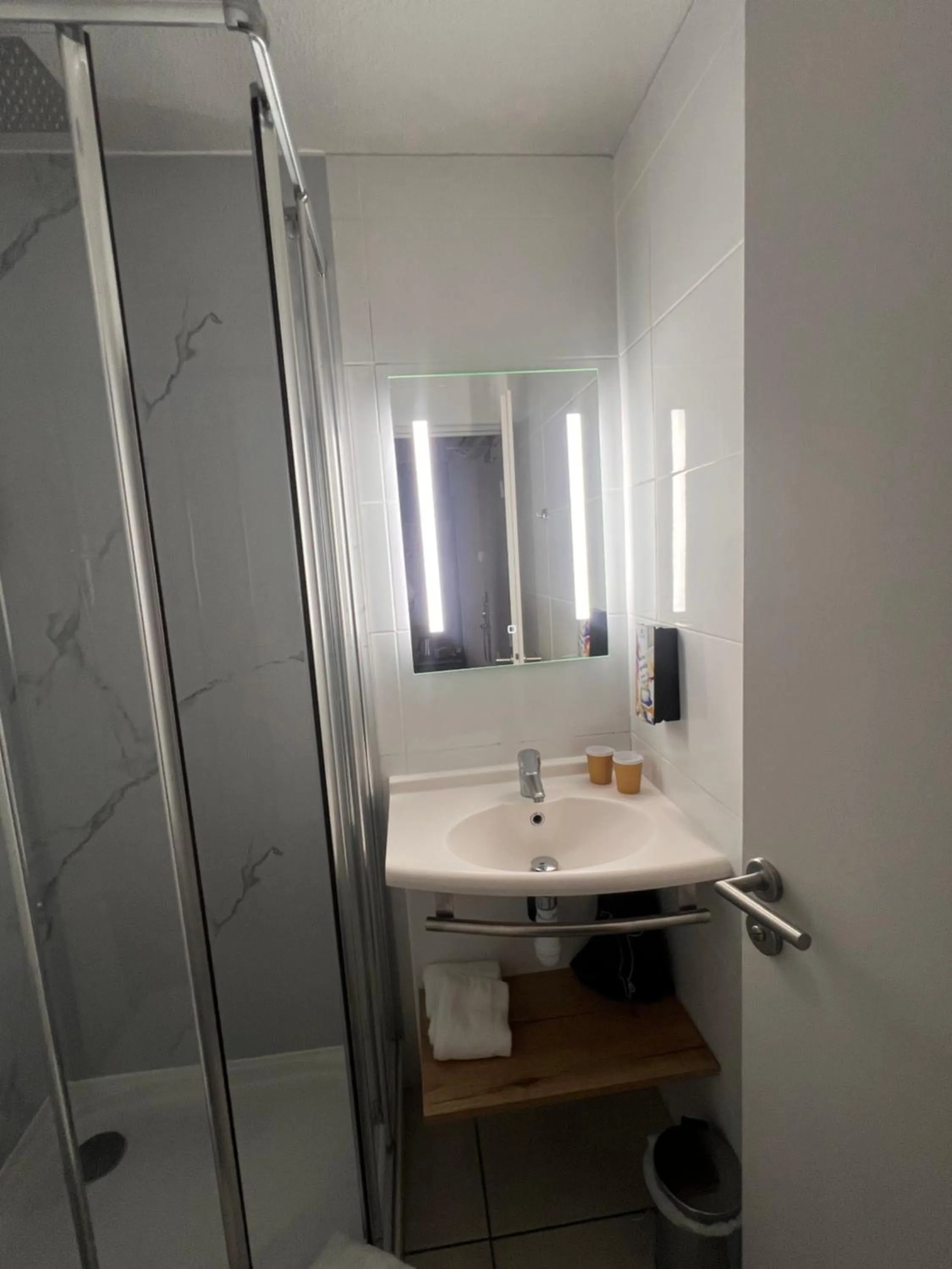 Shower in Sure Hotel by Best Western Nimes Est