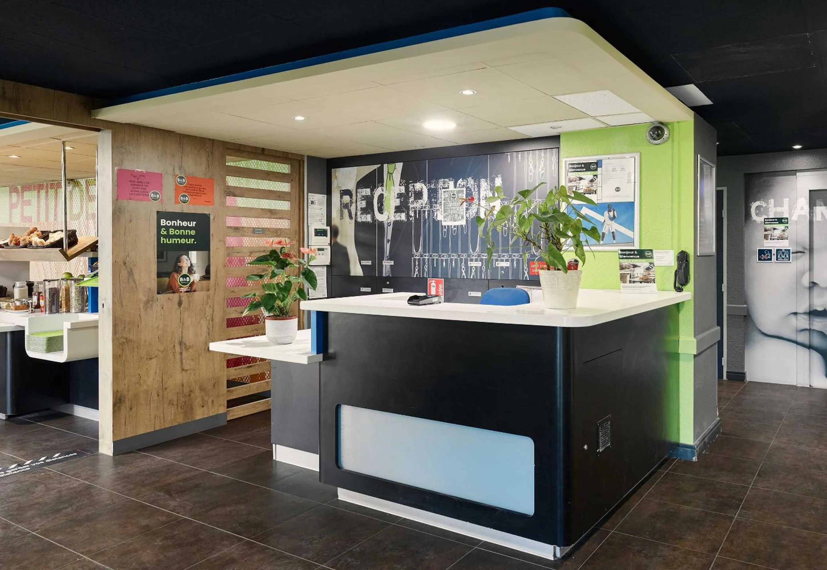 Lobby or reception in B&B HOTEL Vitry-sur-Seine