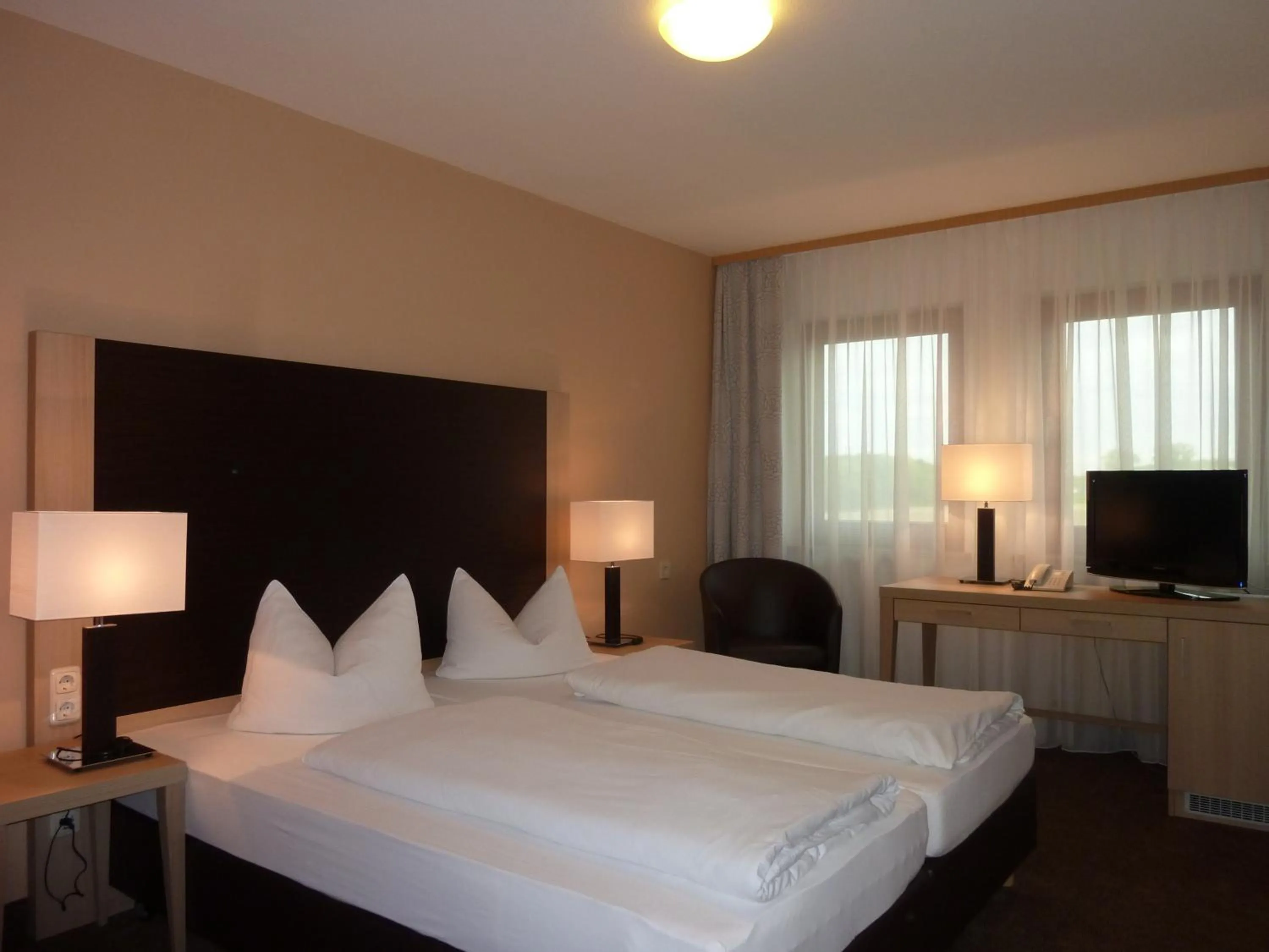 Photo of the whole room, Bed in Sindersdorfer Hof