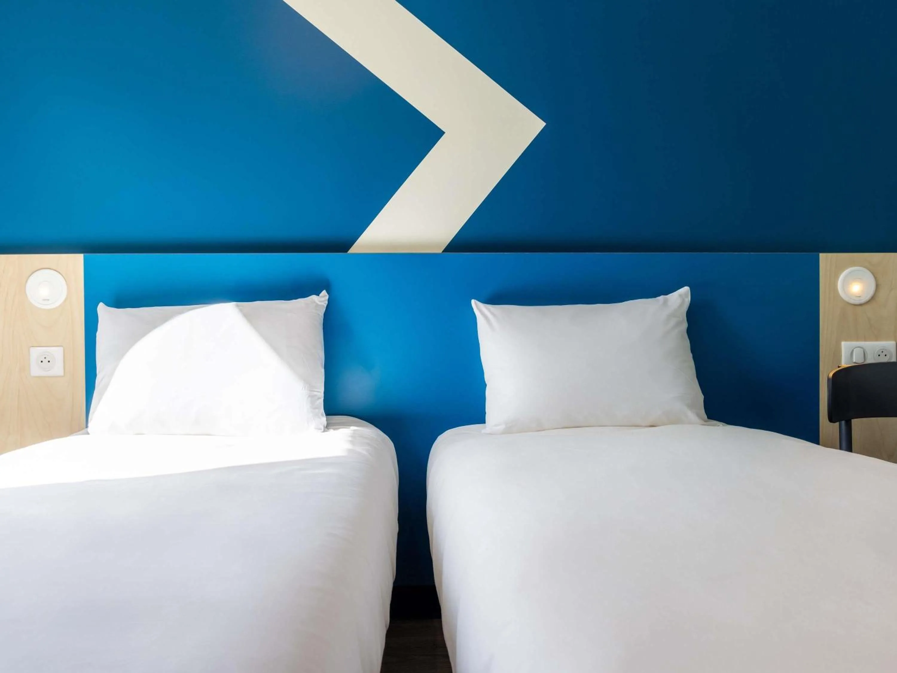 Bedroom, Bed in Hotel ibis budget Chatillon Paris Ouest