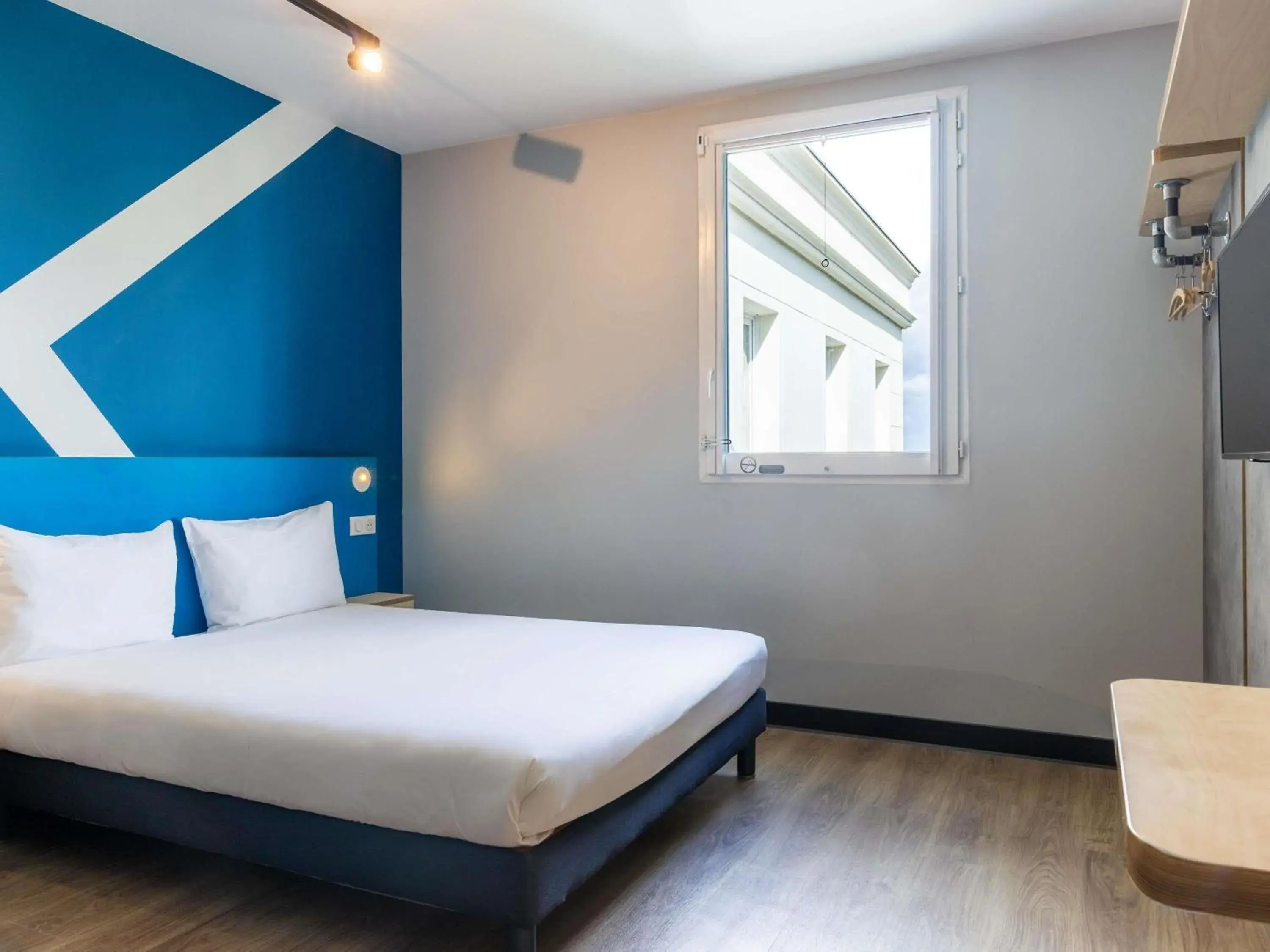 Standard Double Room in Hotel ibis budget Chatillon Paris Ouest Standard Double Room in Hotel ibis budget Chatillon Paris Ouest