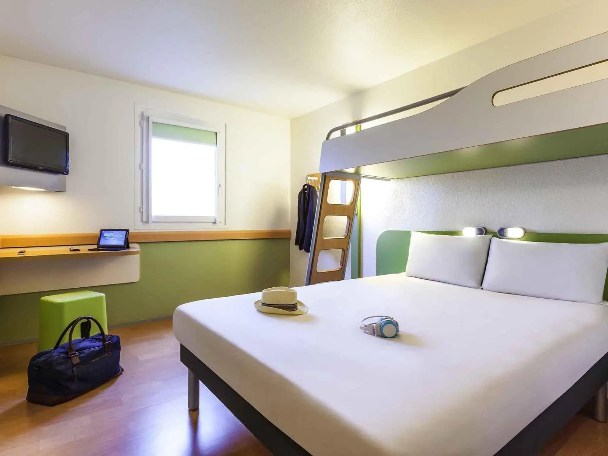 Triple Room with One Double Bed and One Bunk Bed in ibis budget Marne la Vallée Pontault Combault Triple Room with One Double Bed and One Bunk Bed in ibis budget Marne la Vallée Pontault Combault