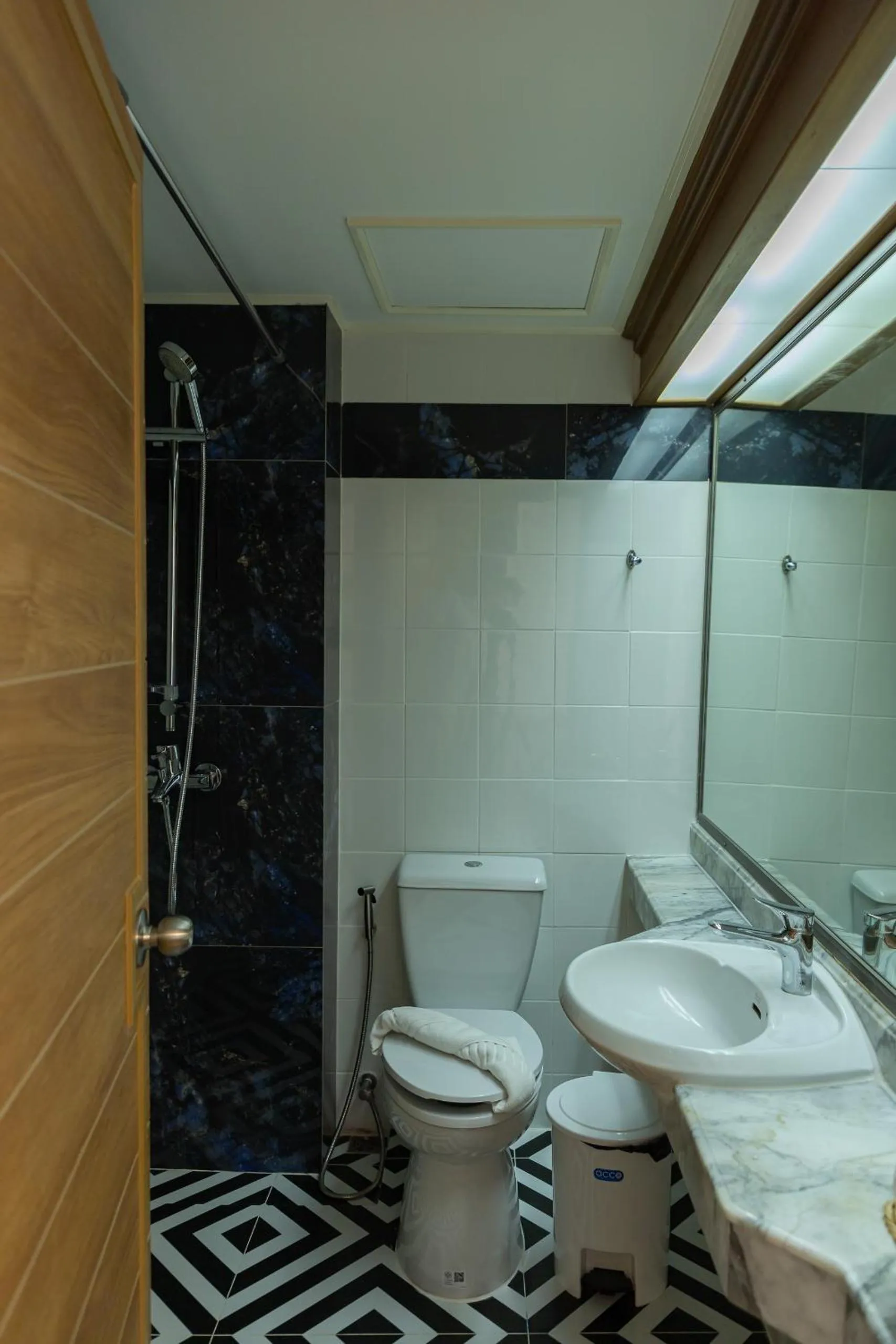 Shower in Hotel Pattaya Beach