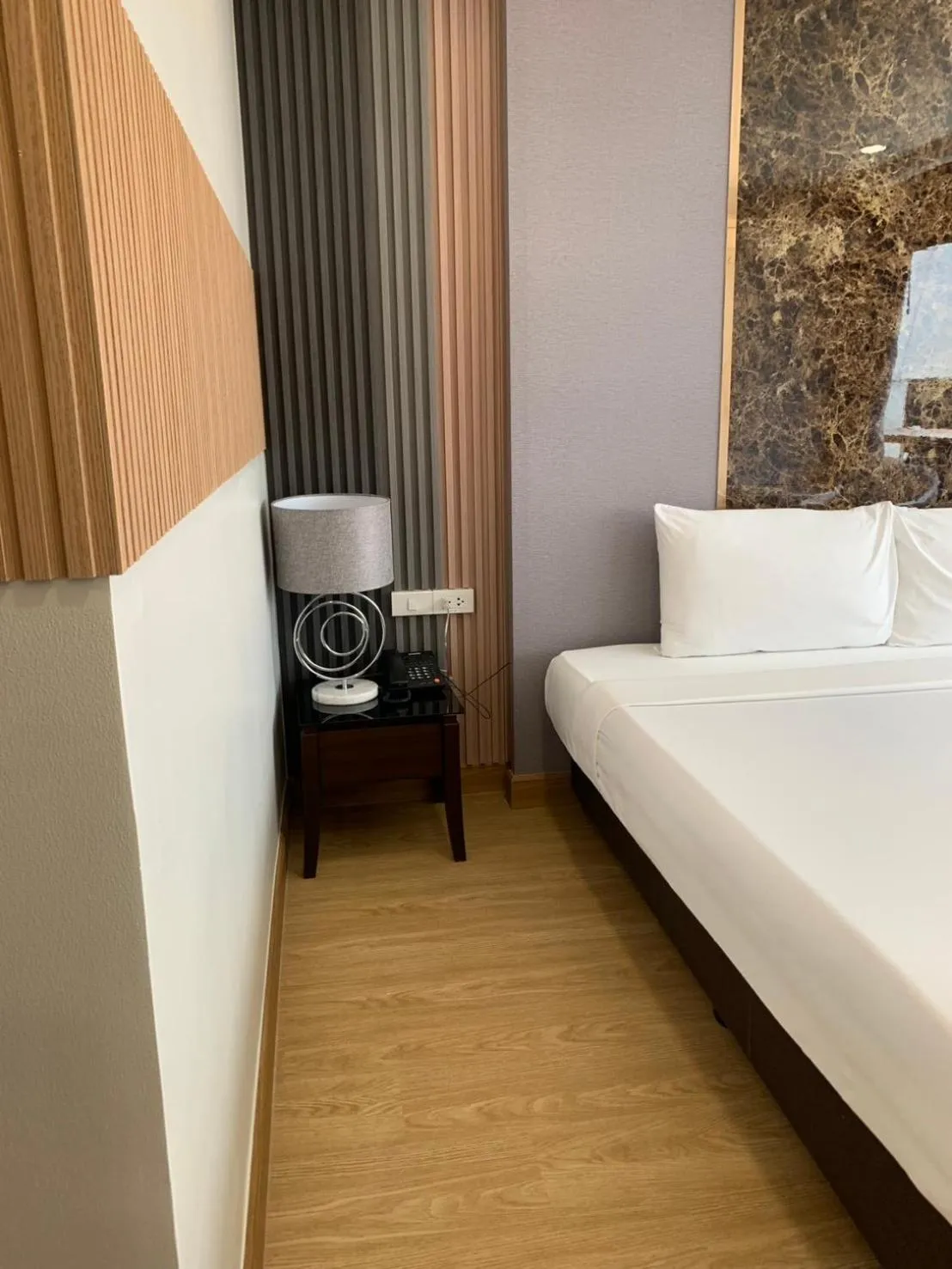 Property building, Bed in Hotel Pattaya Beach