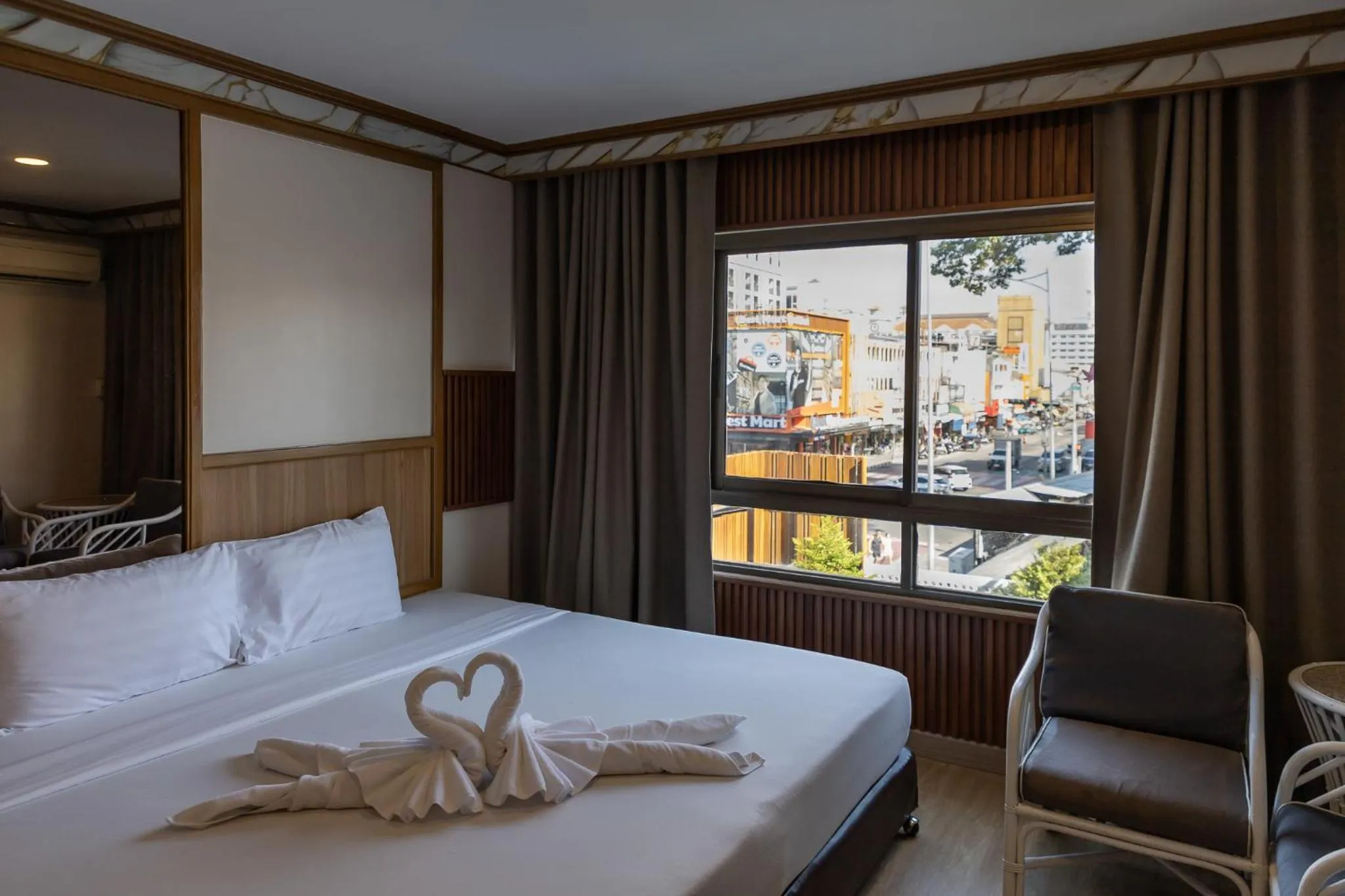 Bed in Hotel Pattaya Beach