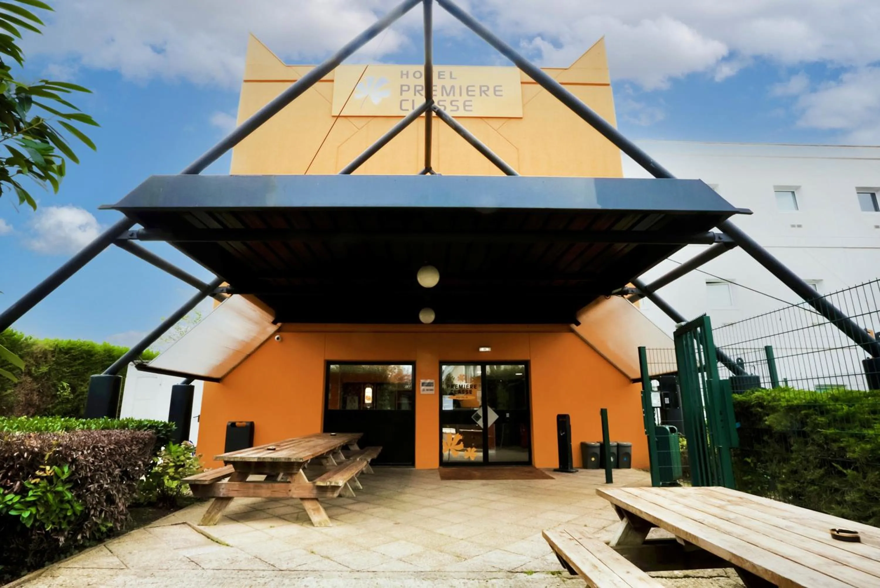 Patio in Première Classe Plaisir Gatines