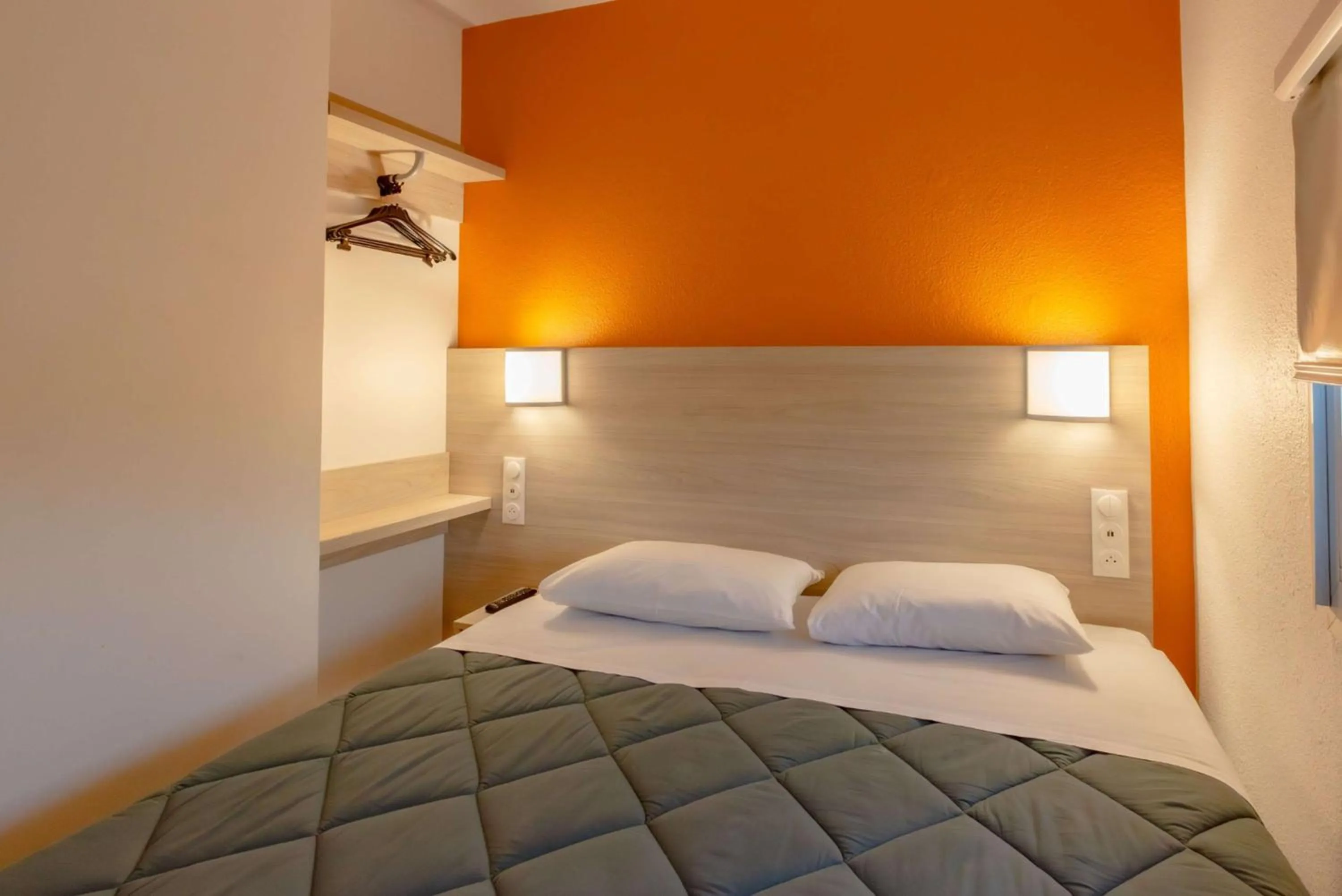 Bedroom, Bed in Première Classe Plaisir Gatines