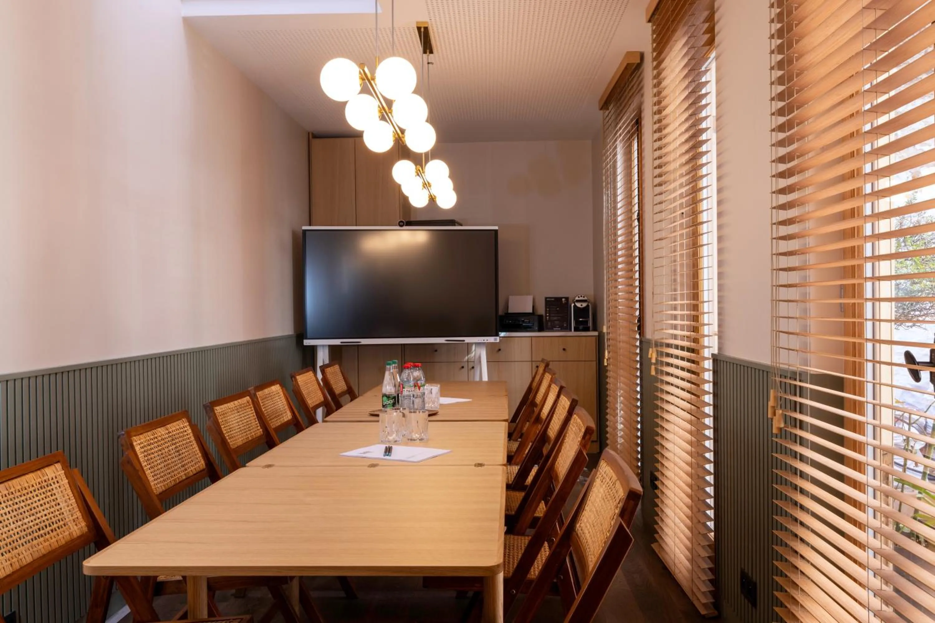 TV and multimedia in Bijou Hôtel Paris Boulogne