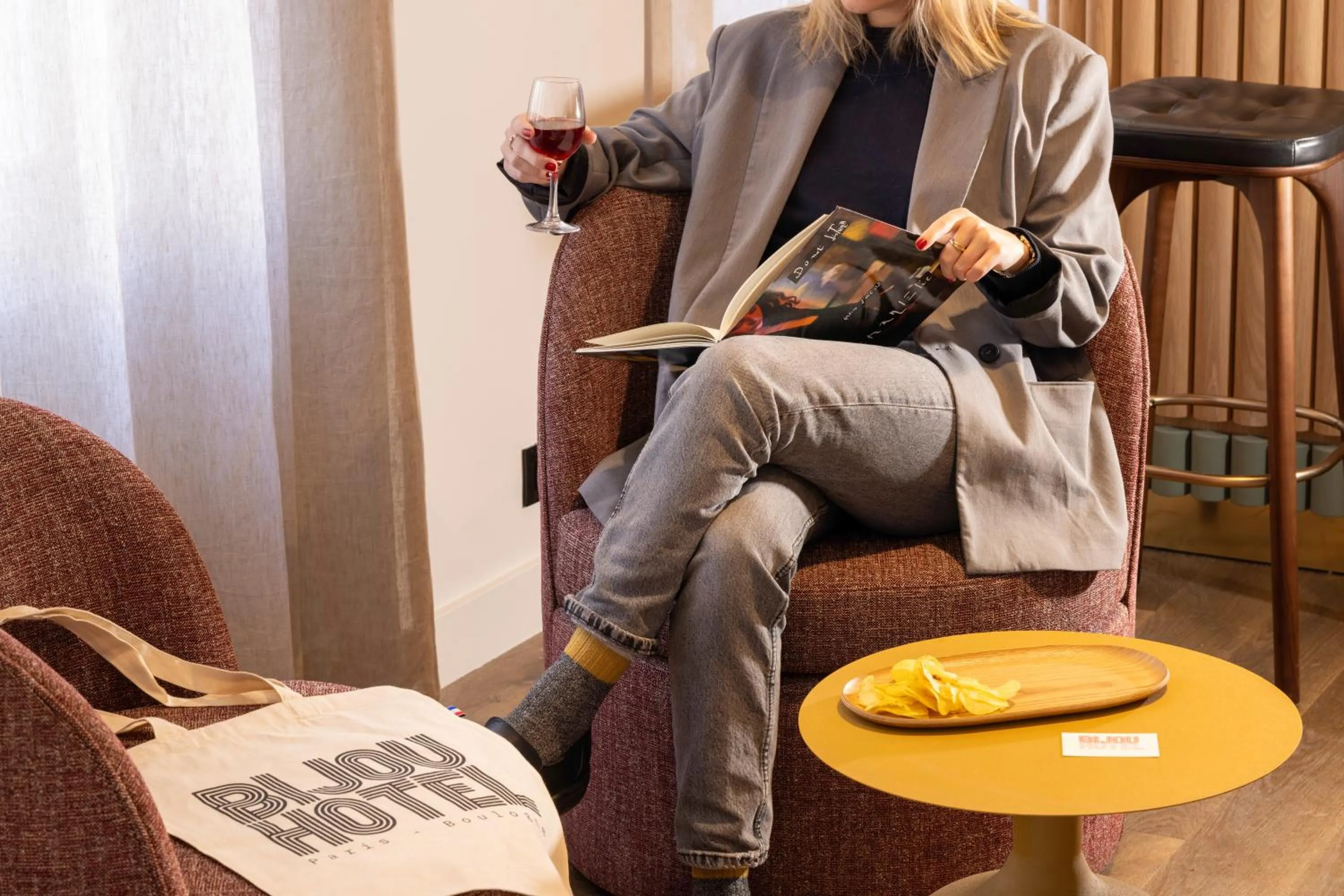 People in Bijou Hôtel Paris Boulogne