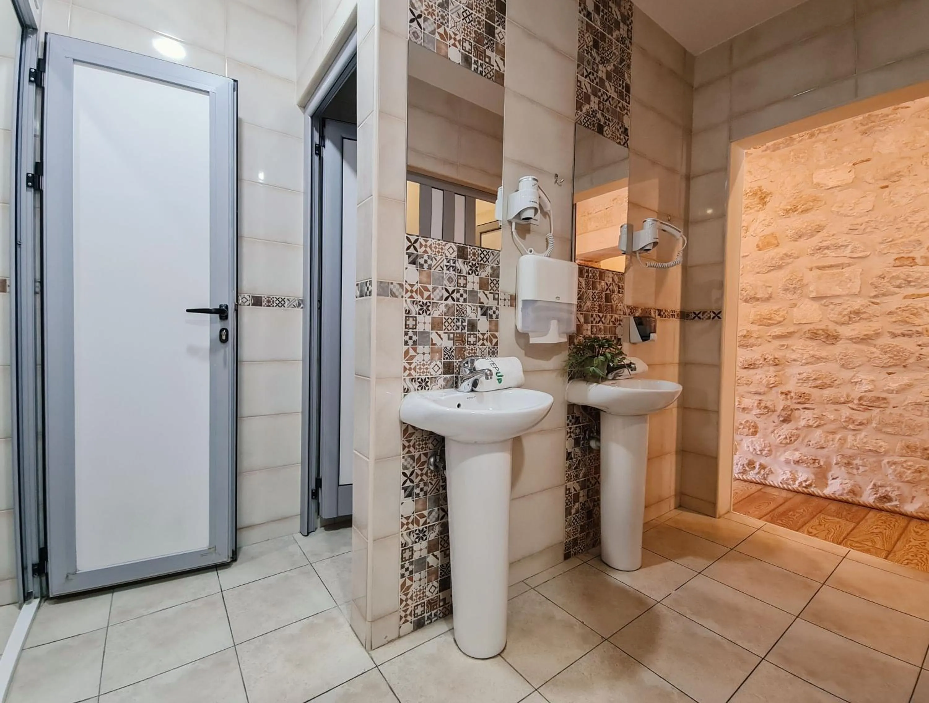 Shower in Step to Kotor bay Guesthouse