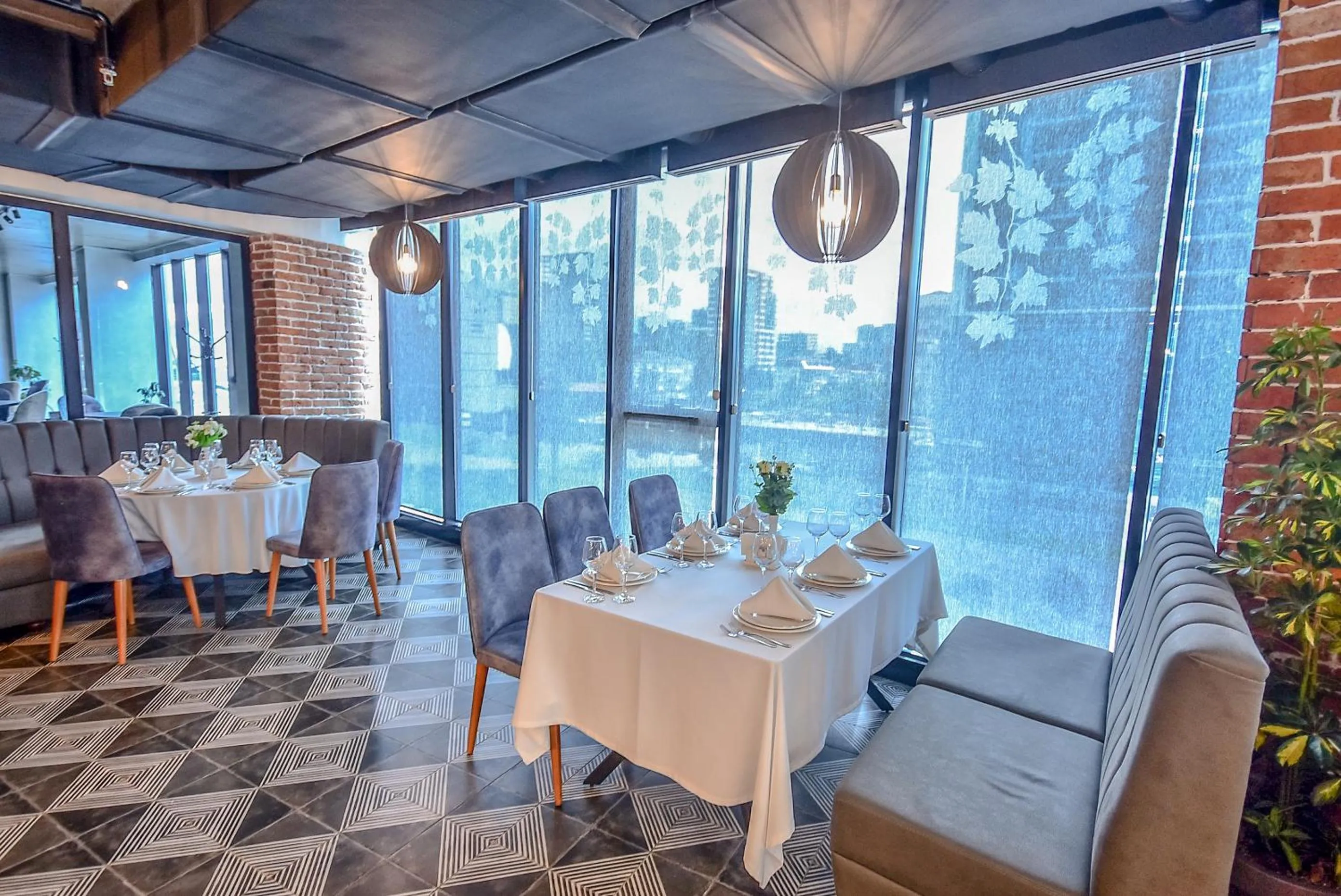 Restaurant/places to eat in New Wave Hotel