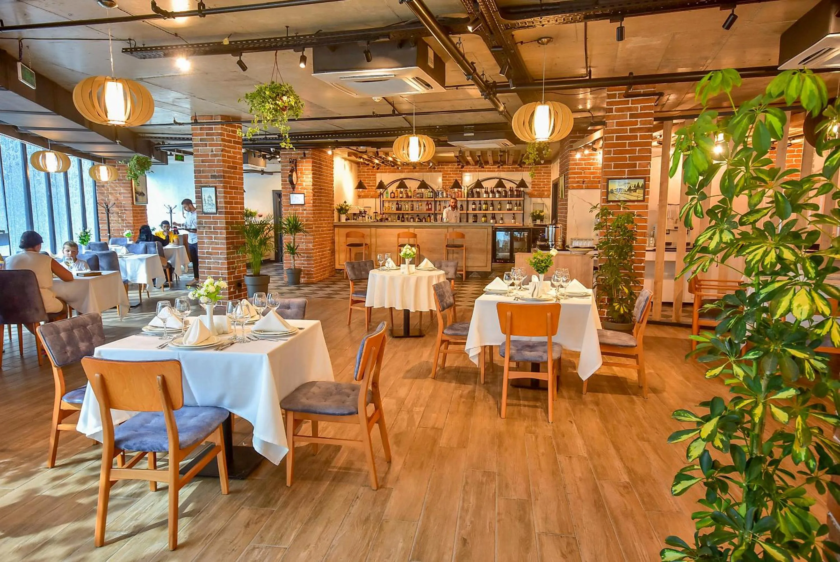 Restaurant/places to eat in New Wave Hotel