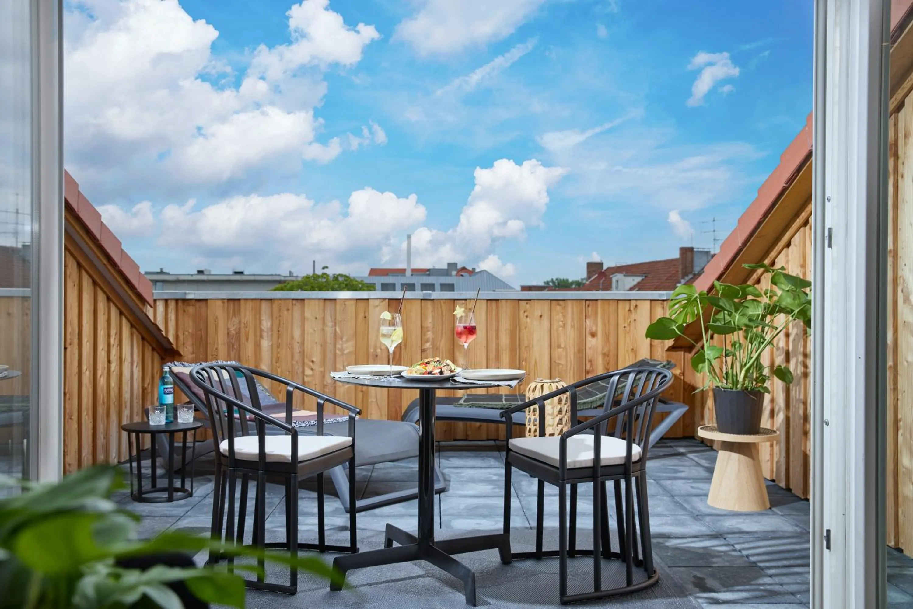 Patio in June Six Hotel Hannover City