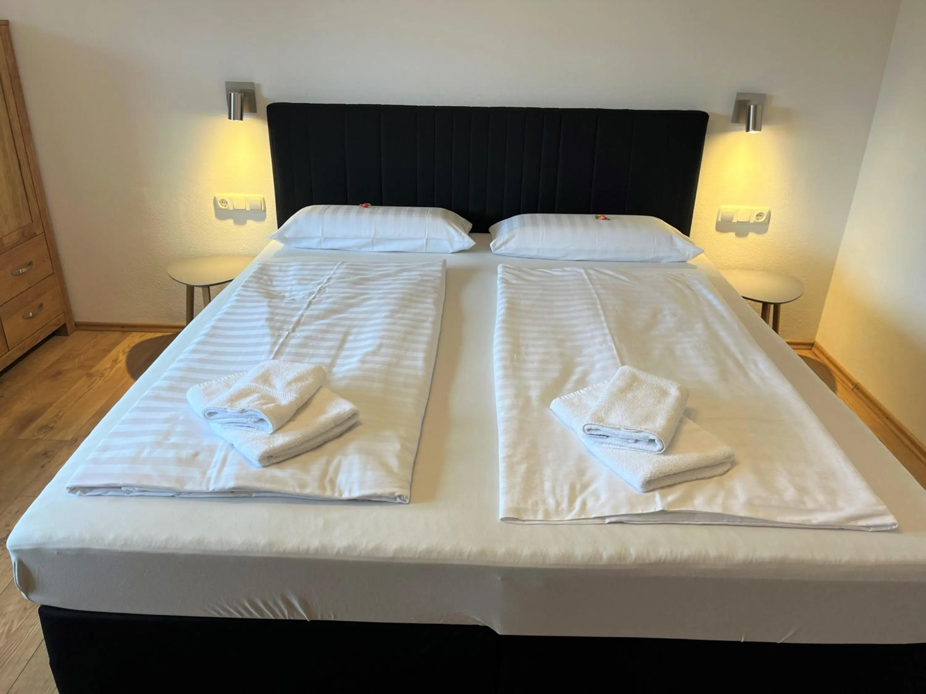 Photo of the whole room, Bed in Gästehaus Forggensee