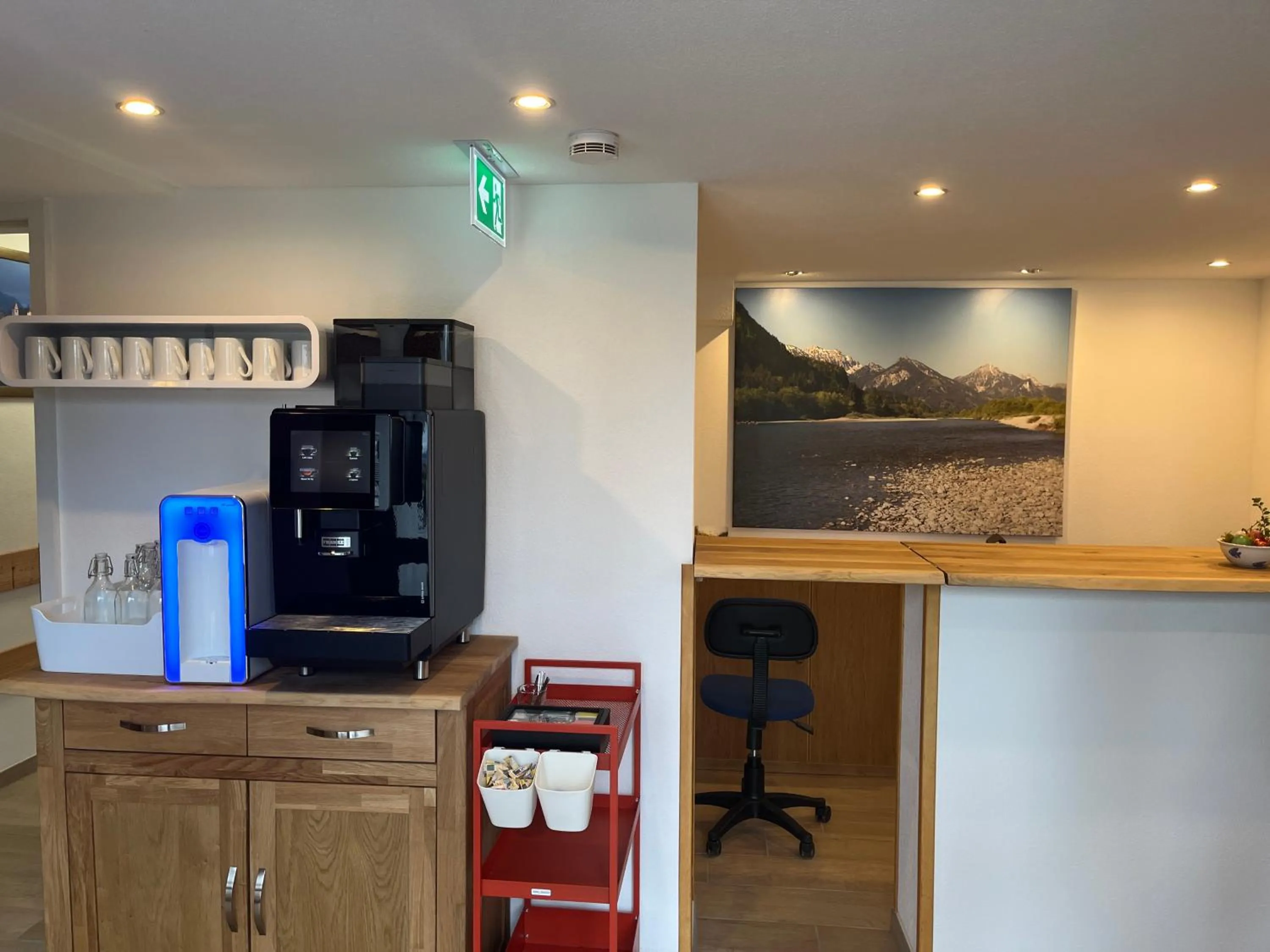 Coffee/tea facilities in Gästehaus Forggensee