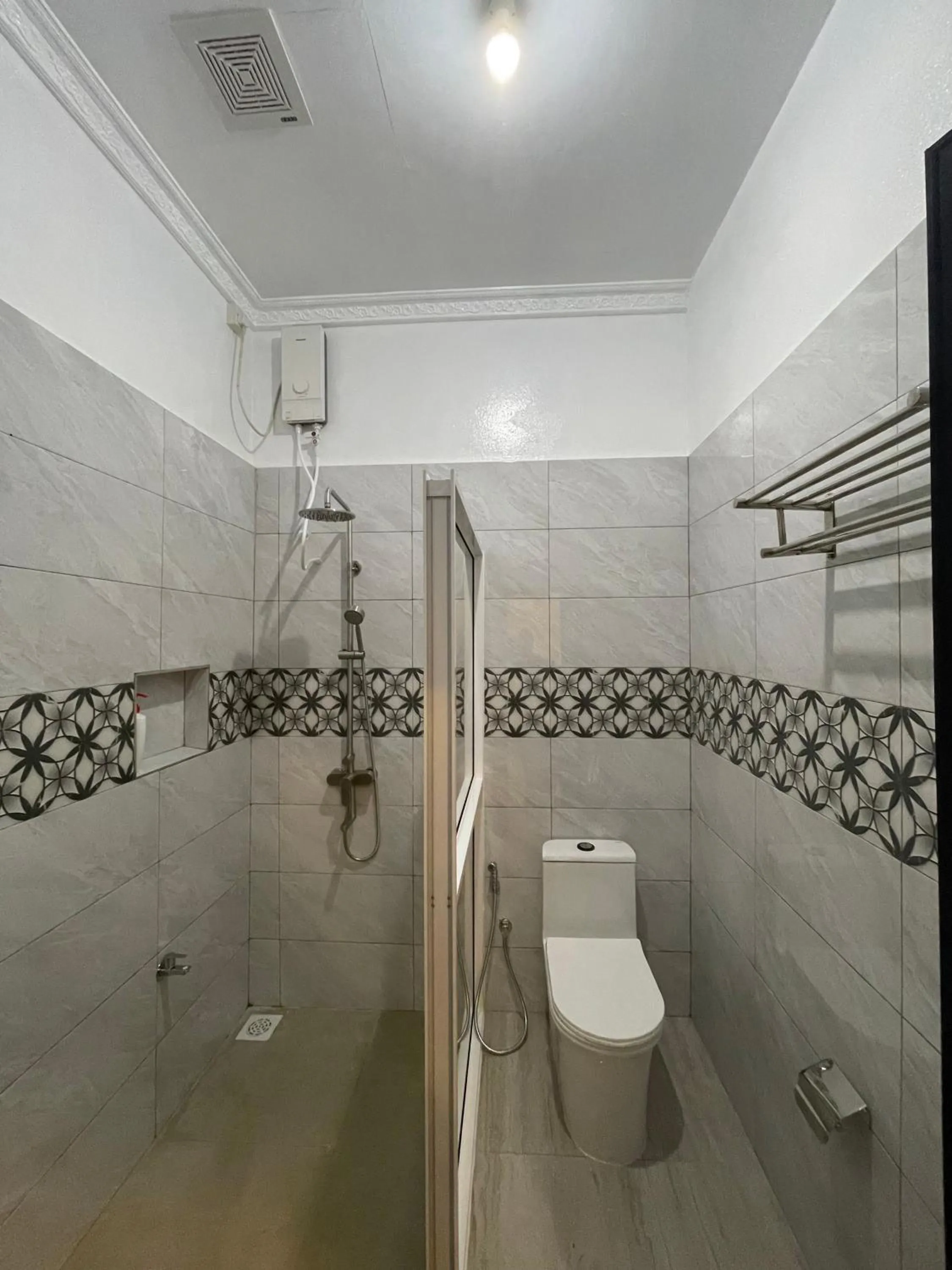 Bathroom in Thoddoo Island Life