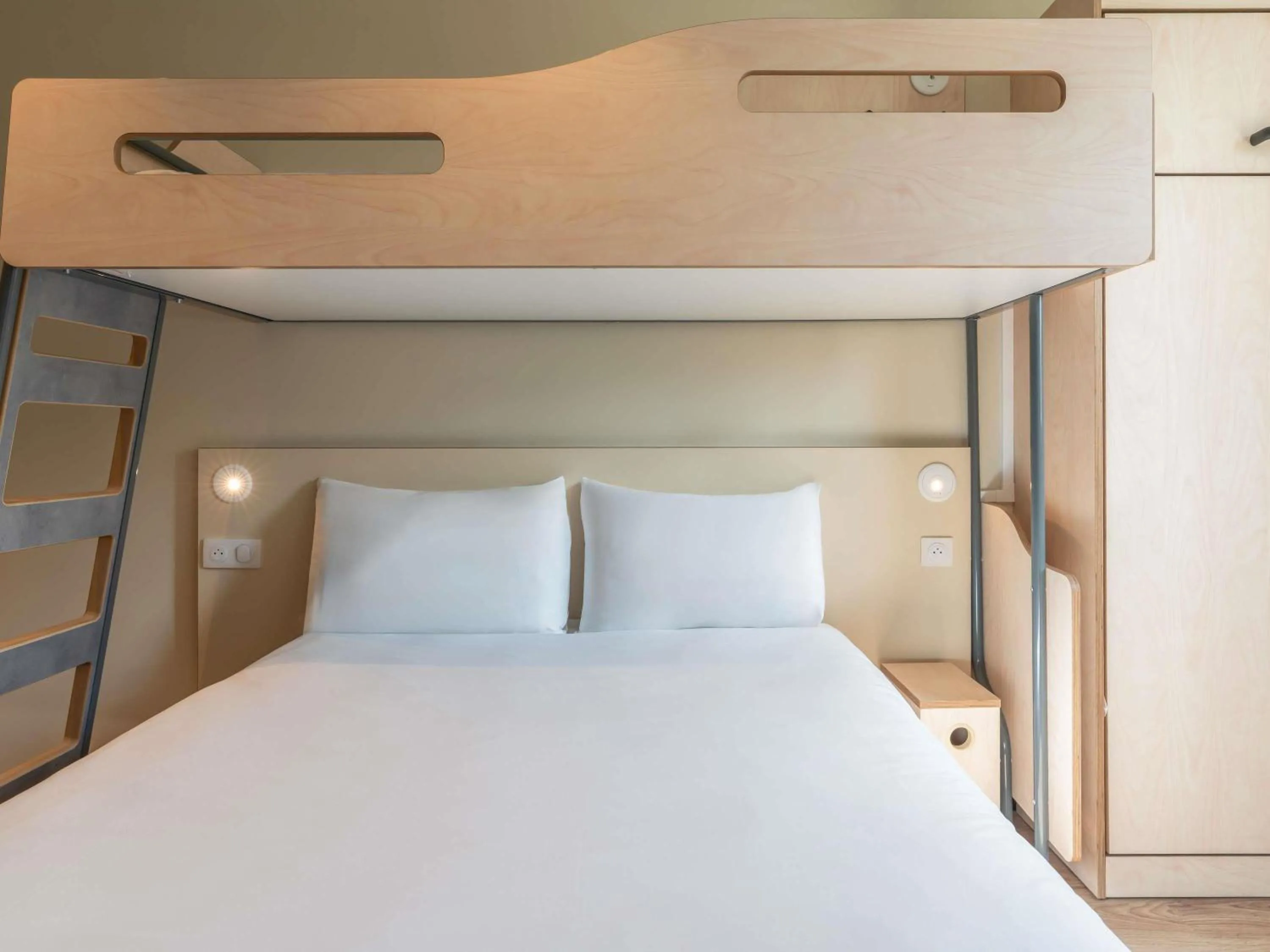 Bedroom, Bed in ibis budget Marne la Vallée Val d'Europe