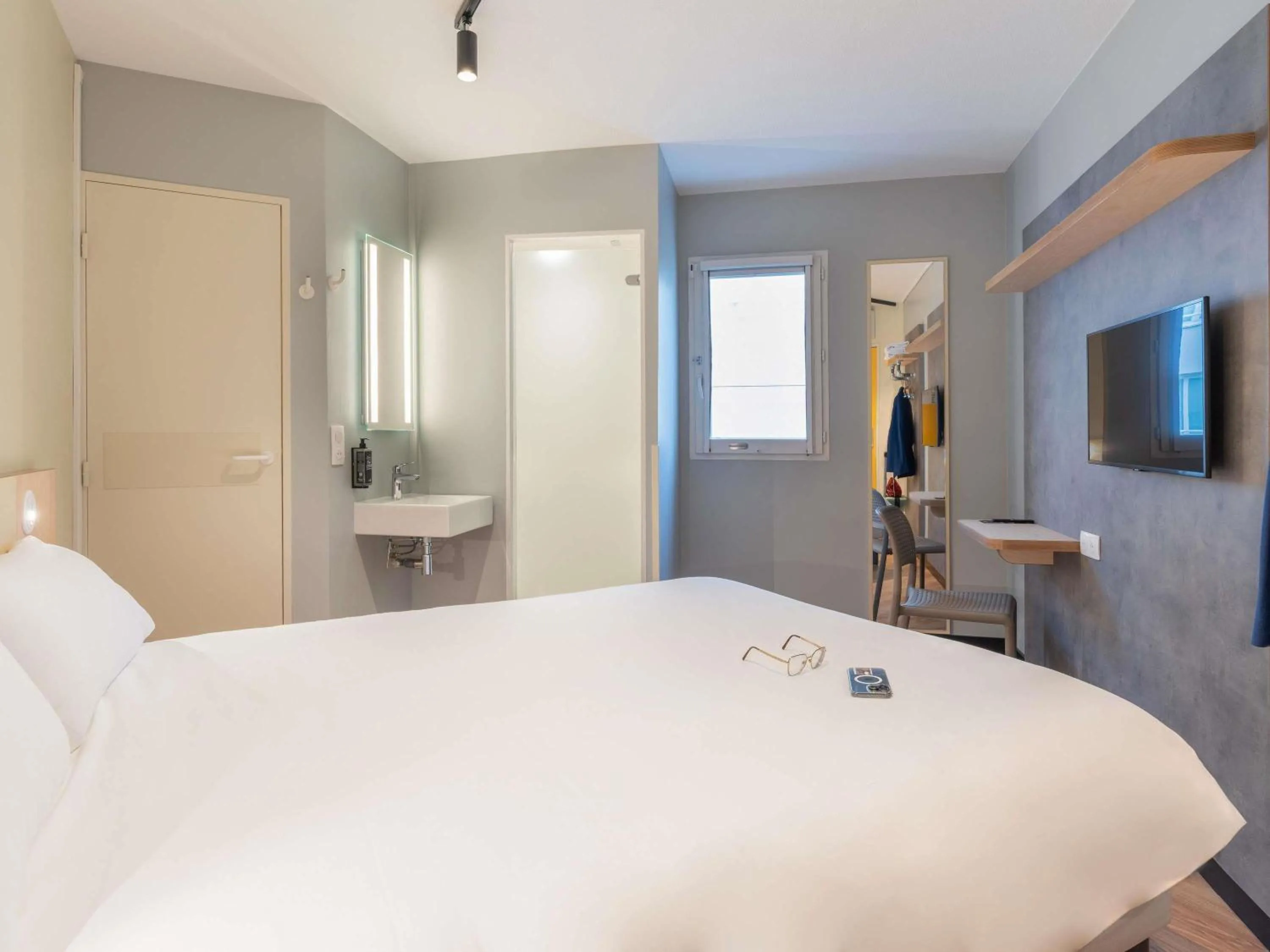 Bedroom, Bed in ibis budget Marne la Vallée Val d'Europe