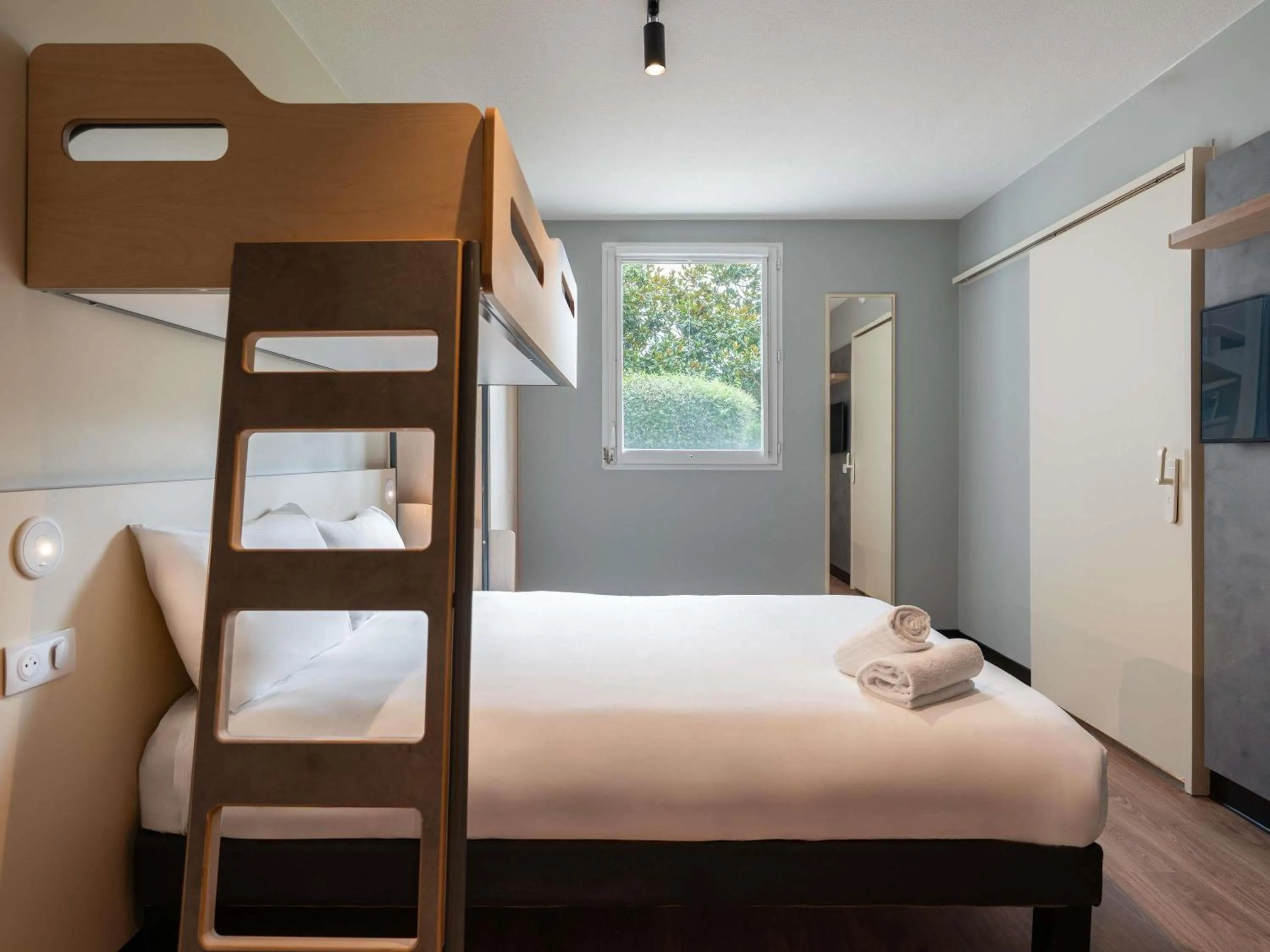 Bedroom, Bed in ibis budget Marne la Vallée Val d'Europe