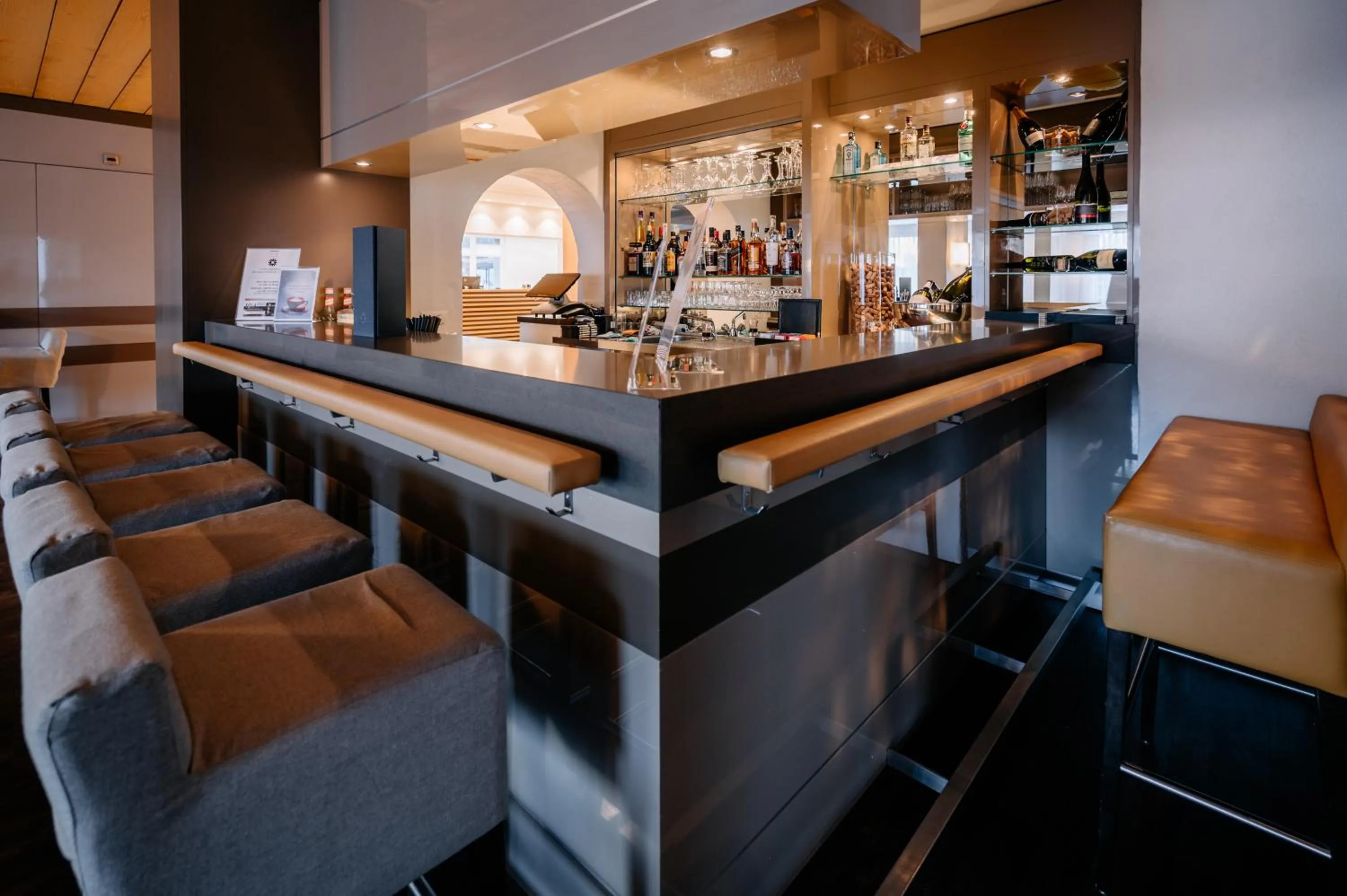 Lounge or bar in Kongress Hotel Davos