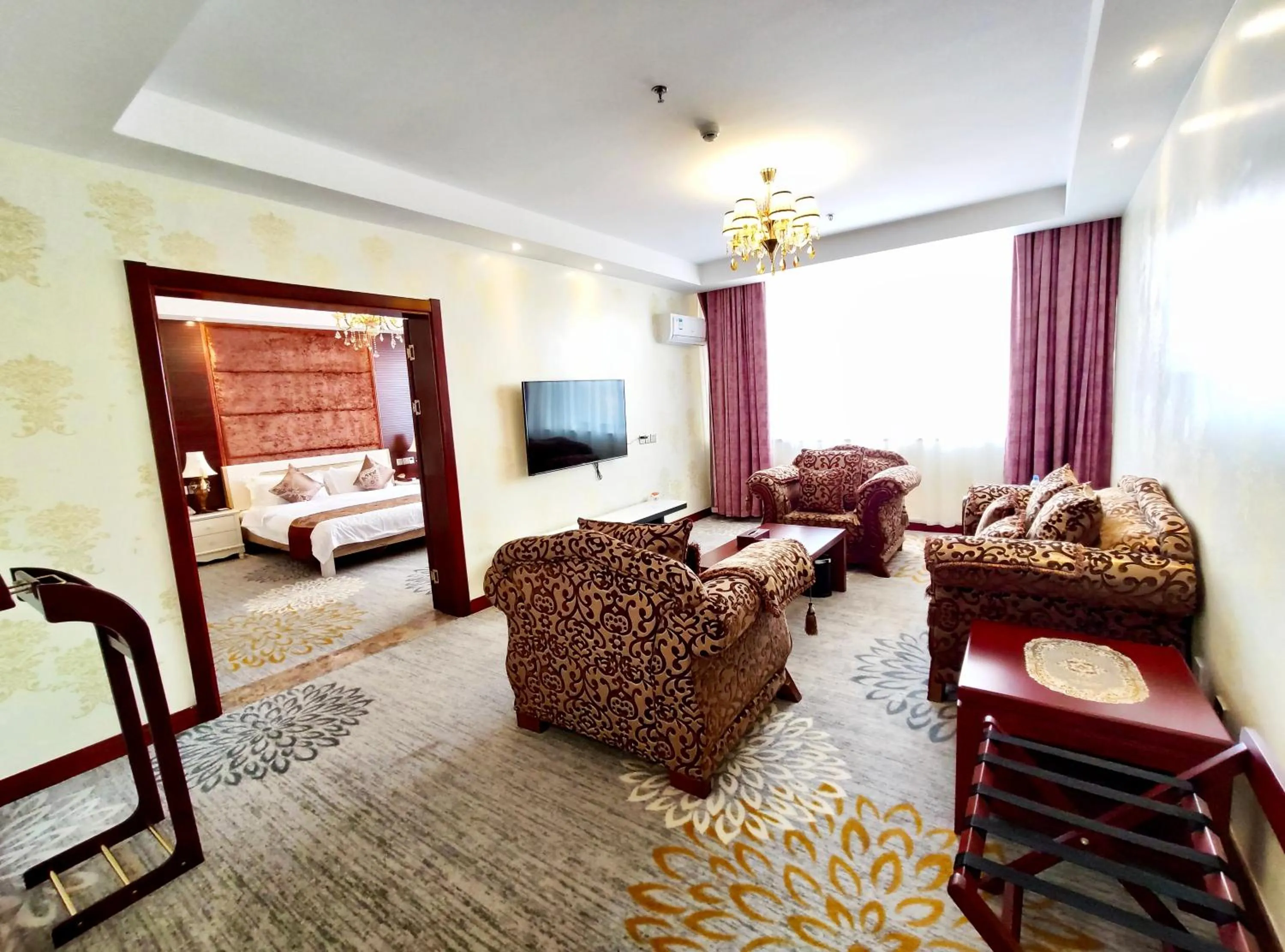 Communal lounge/ TV room, Bed in Golden Peacock Hotel Blantyre