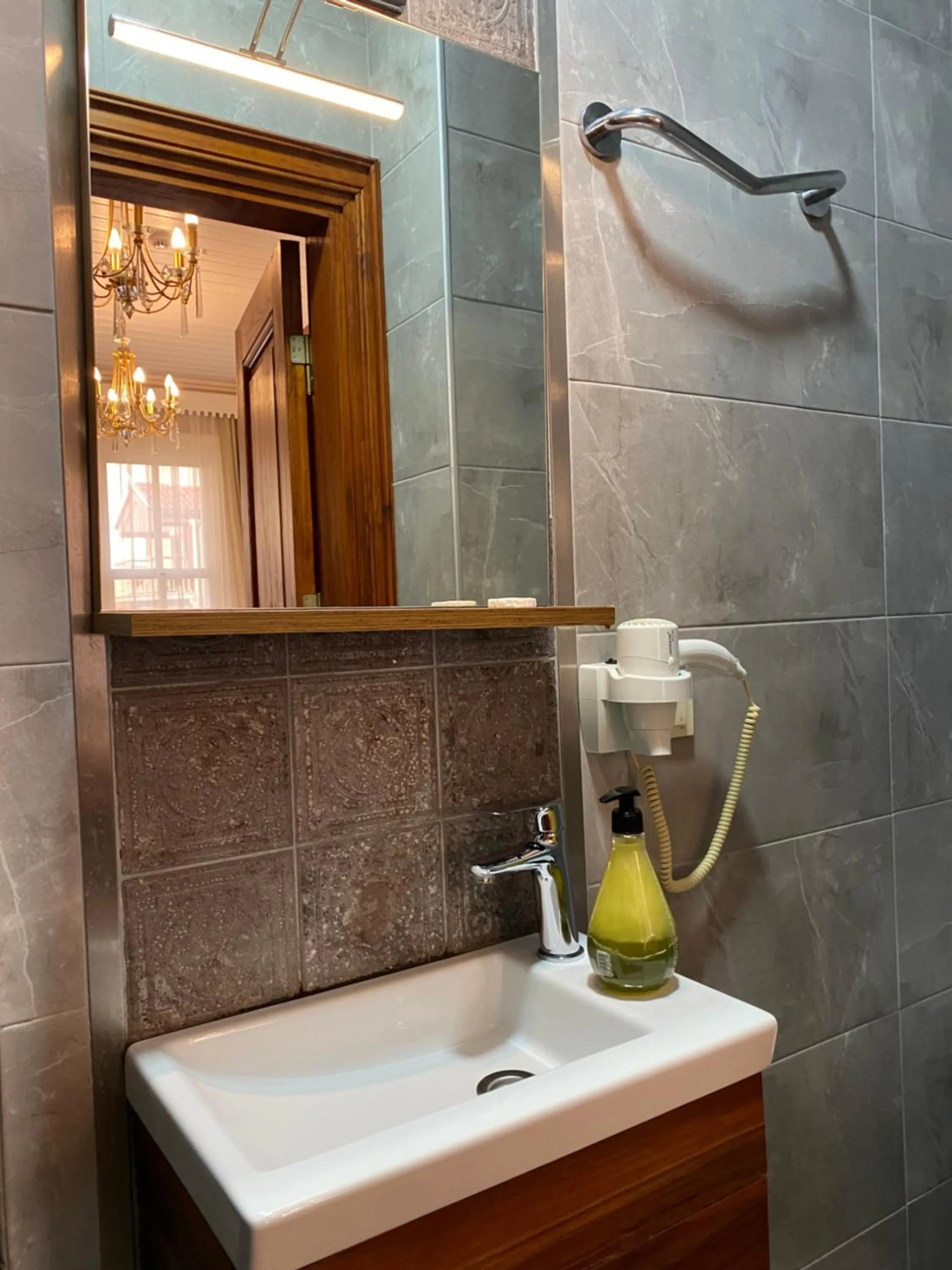 Bathroom in Bosphorus Bridge