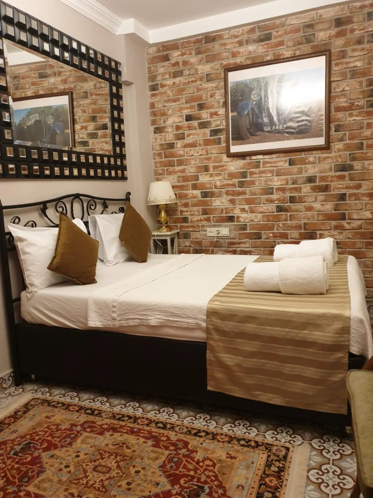 Bed in Bosphorus Bridge