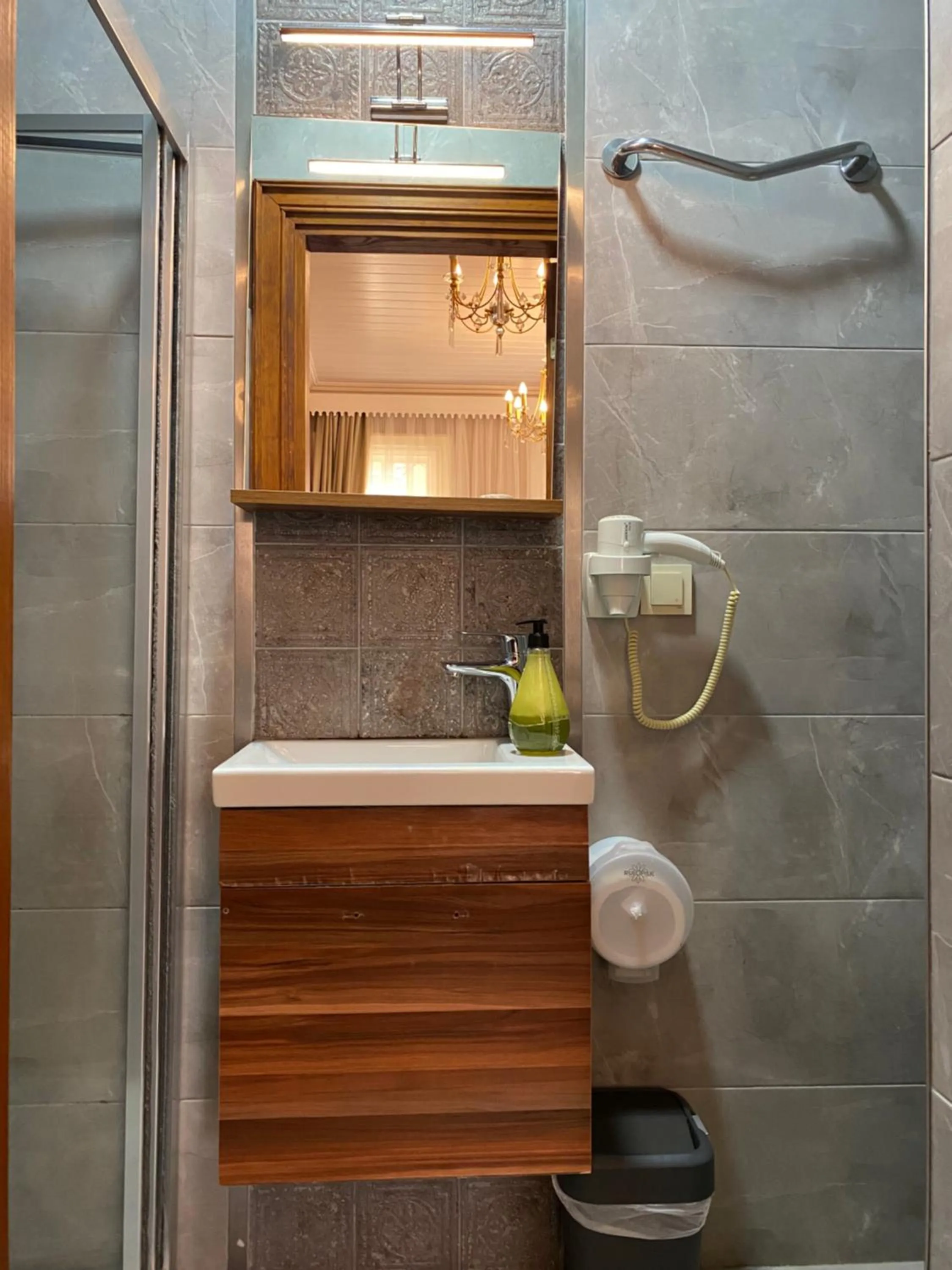 Bathroom in Bosphorus Bridge