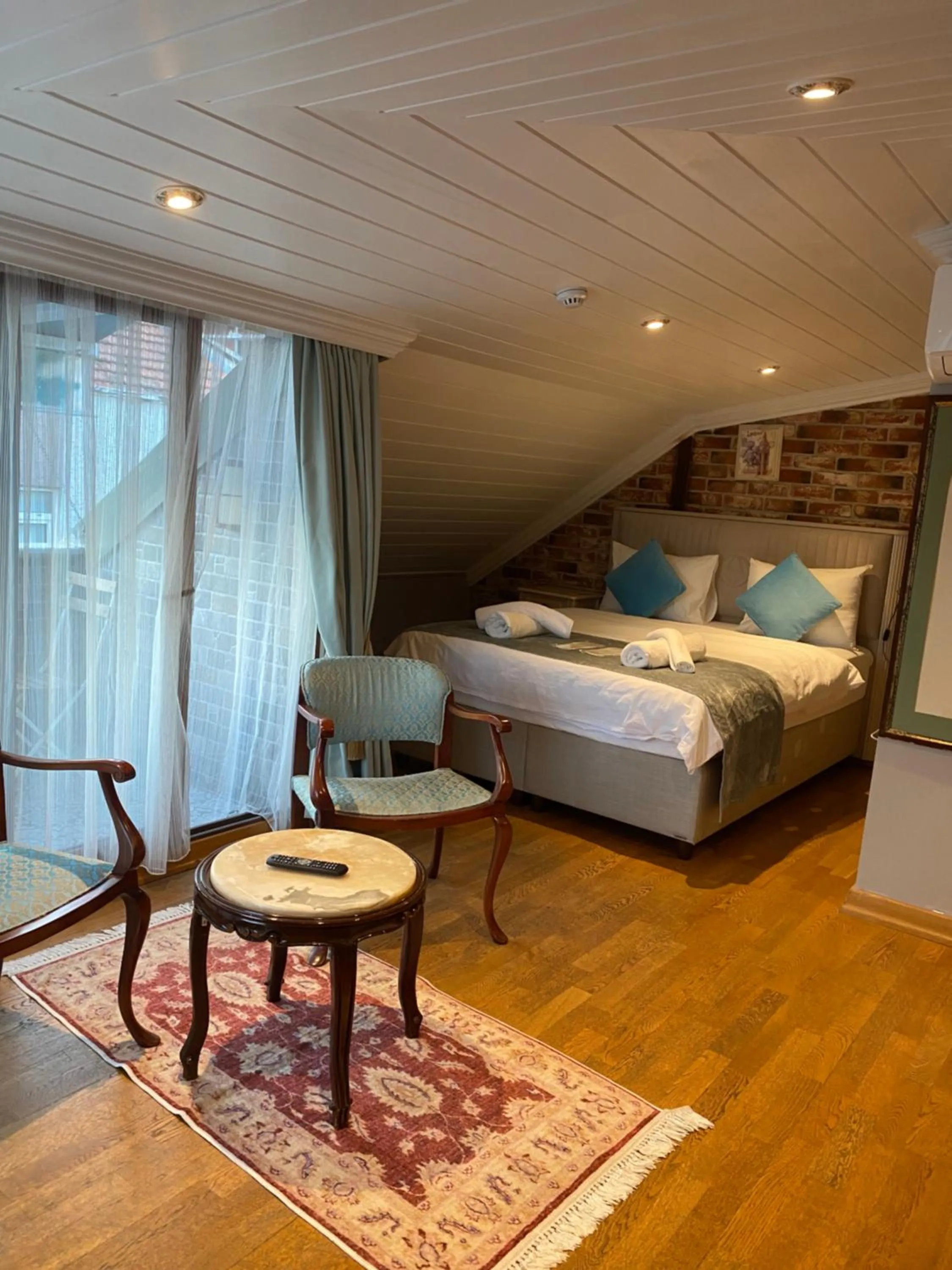 Photo of the whole room, Bed in Bosphorus Bridge