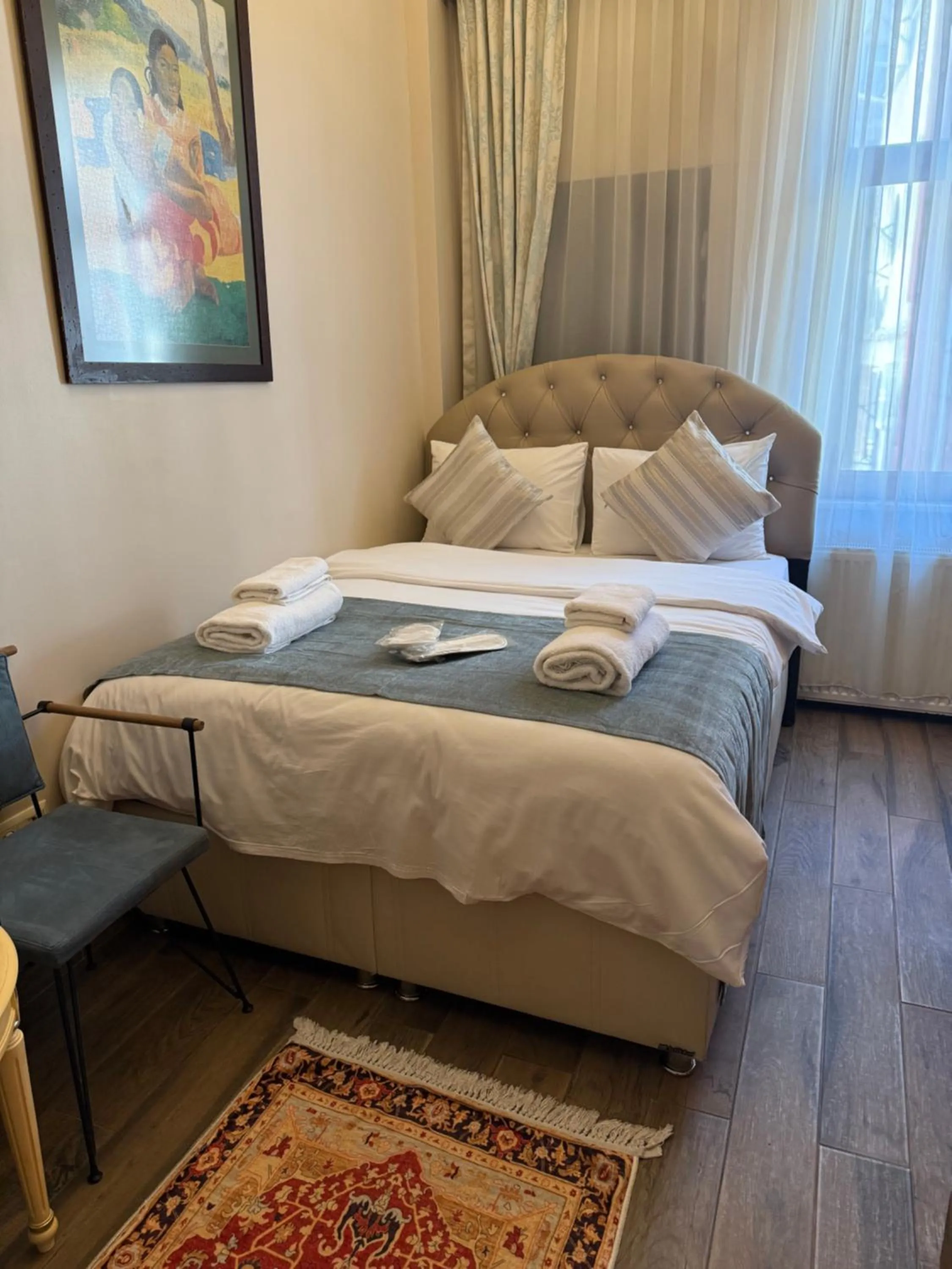 Bed in Bosphorus Bridge