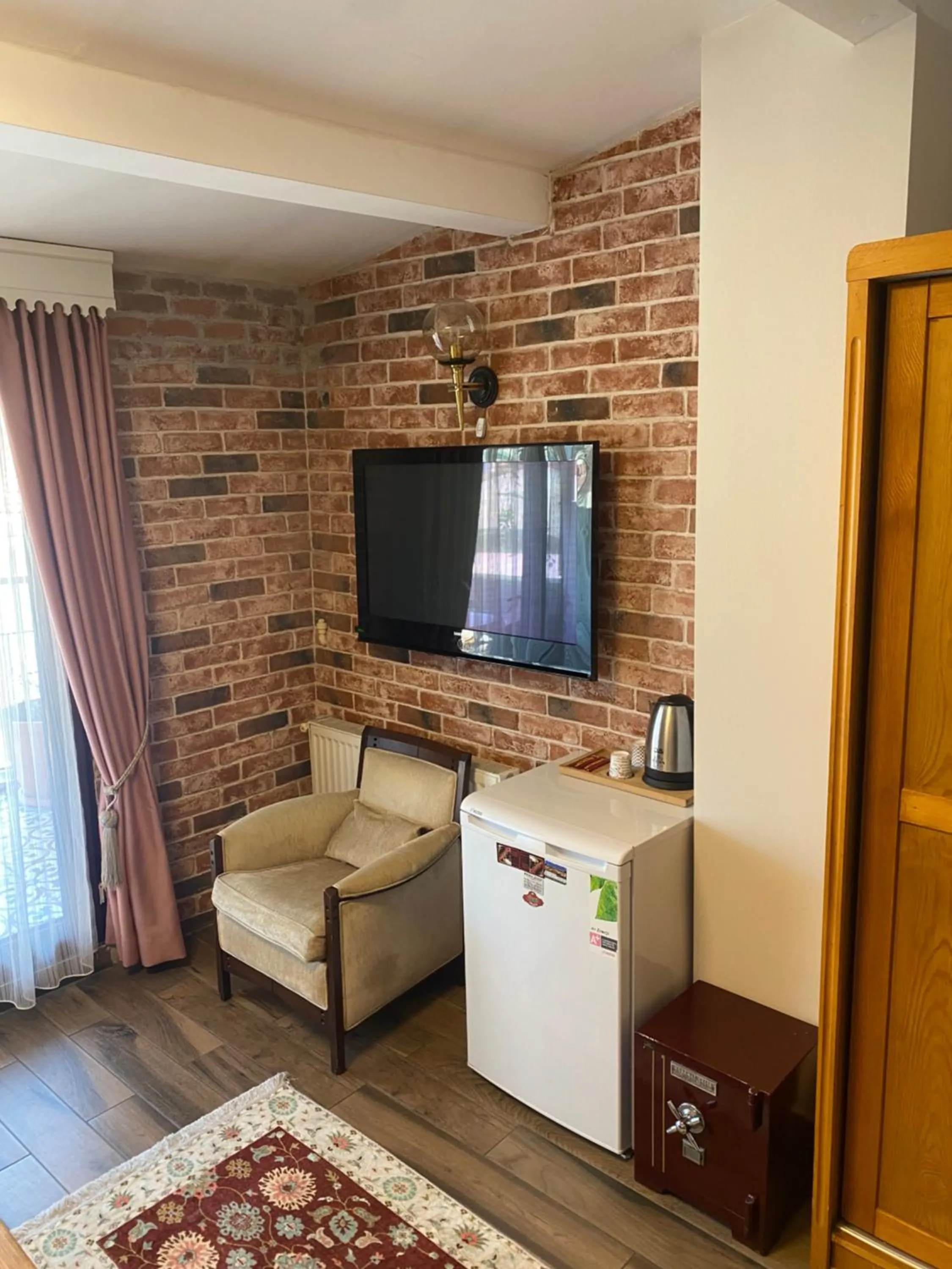 TV and multimedia in Bosphorus Bridge