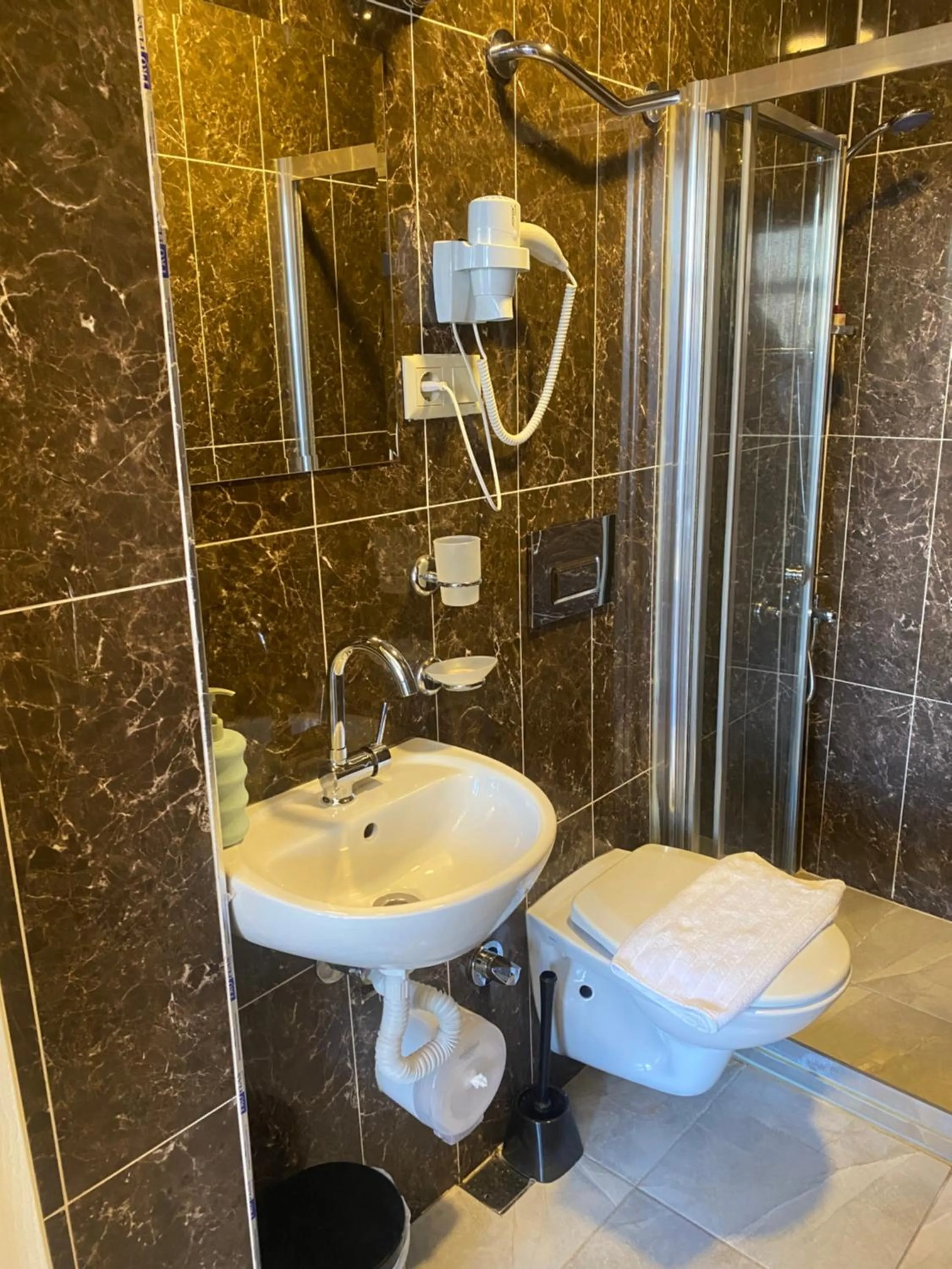 Bathroom in Bosphorus Bridge