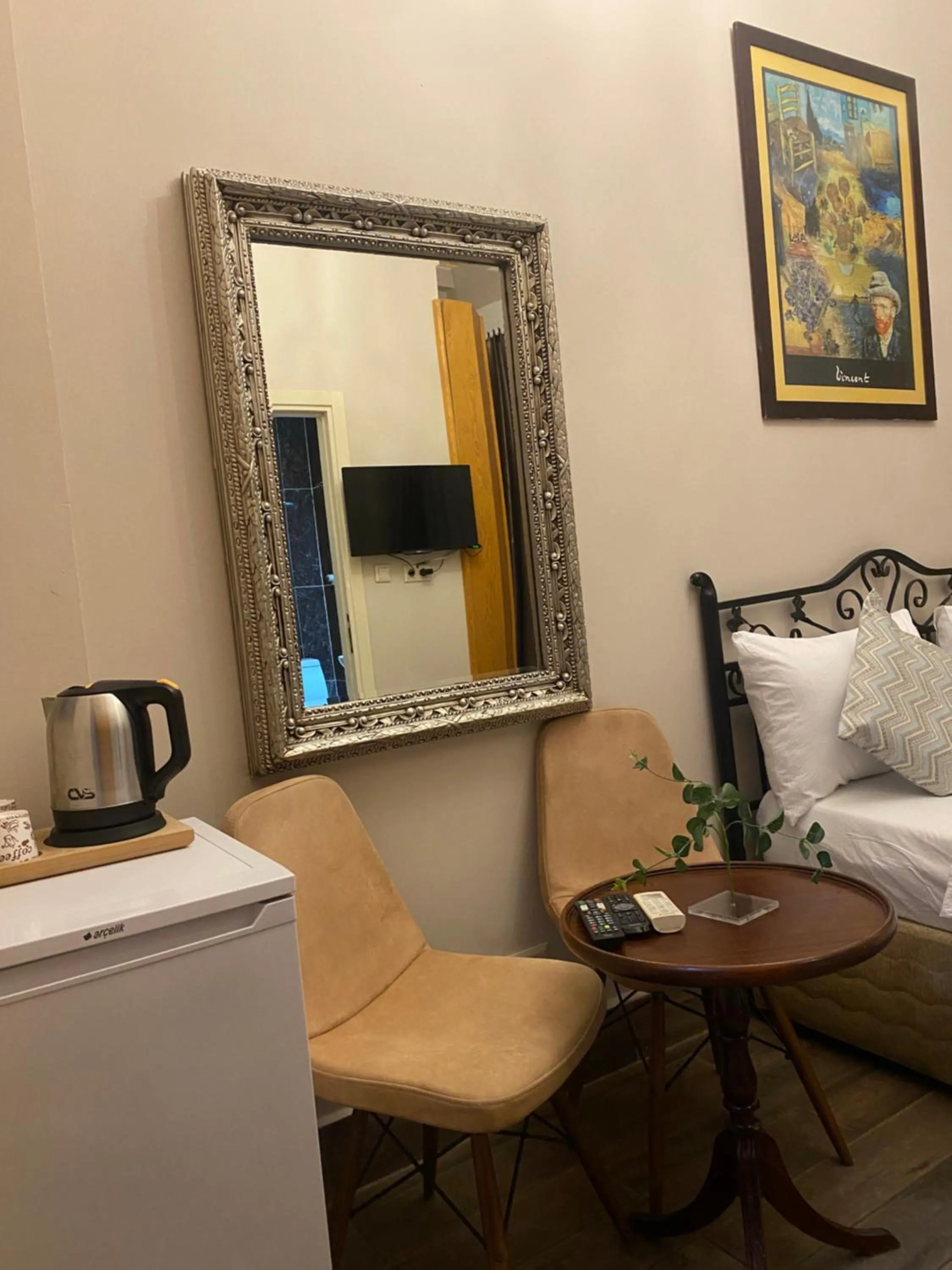 Seating area, Bed in Bosphorus Bridge