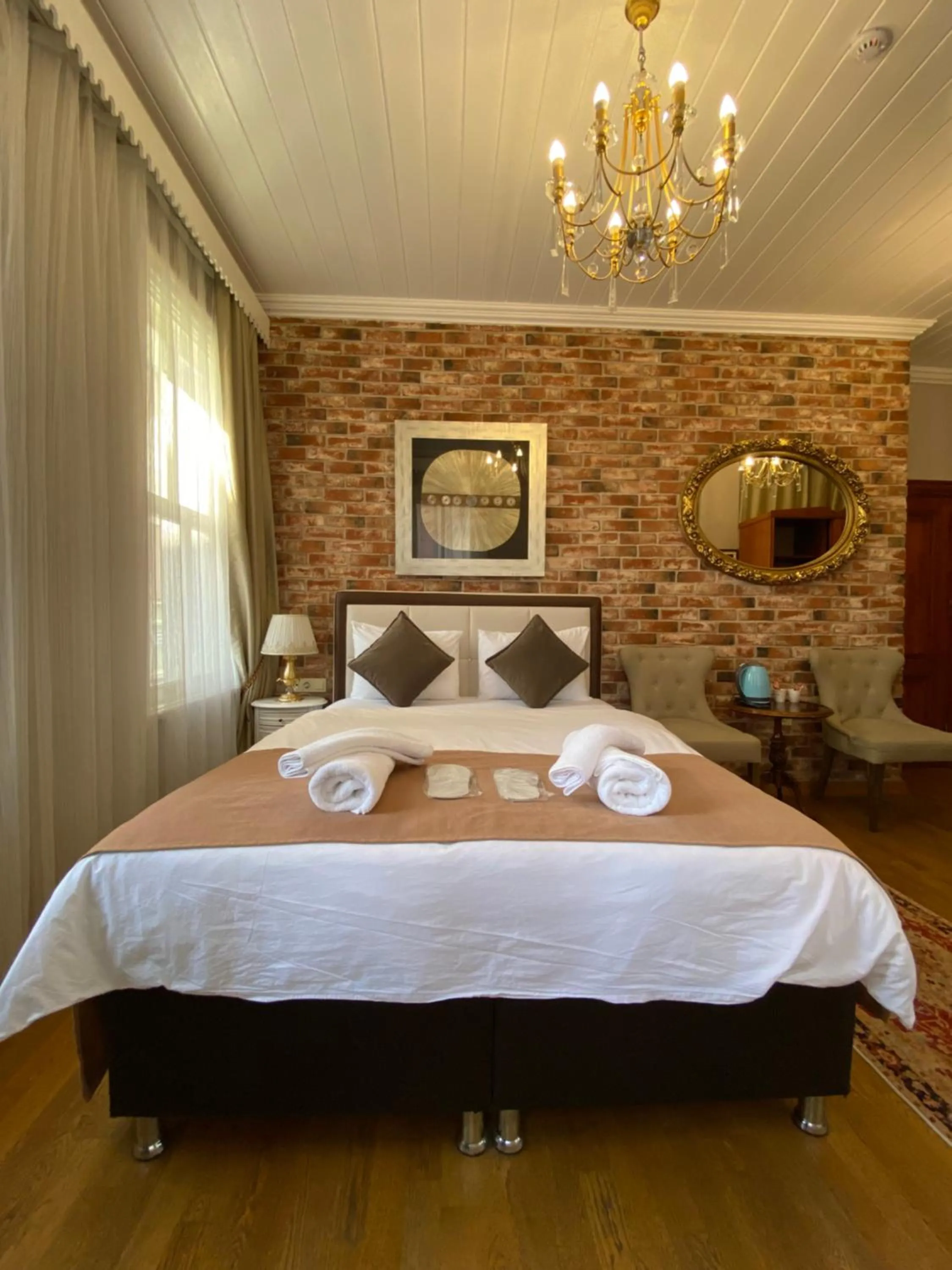 Bed in Bosphorus Bridge